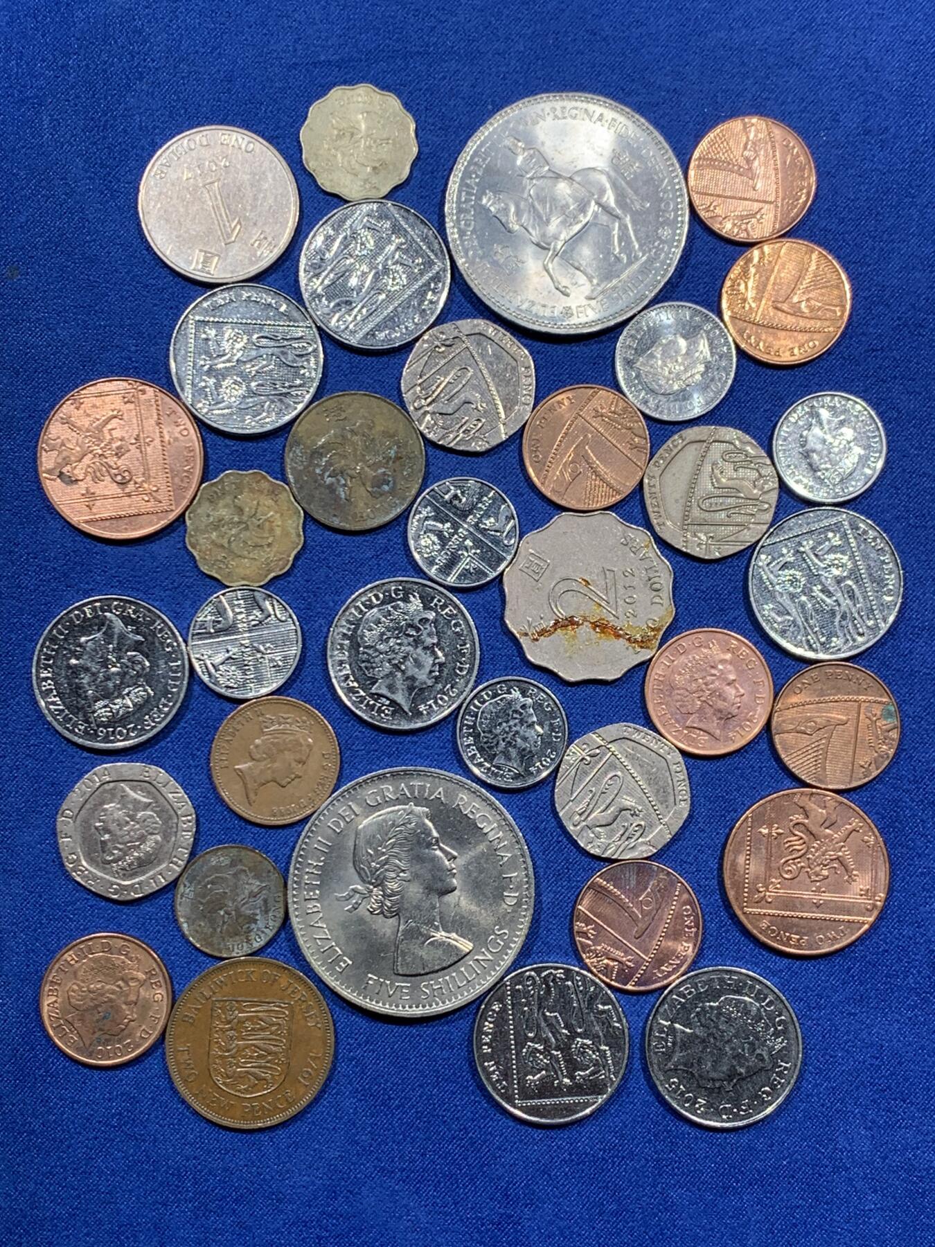 《竞宝斋》第473场 周日，周一 2场连拍 （全场包邮）欢迎送拍 英国及英联邦硬币 总重215克 细节见图