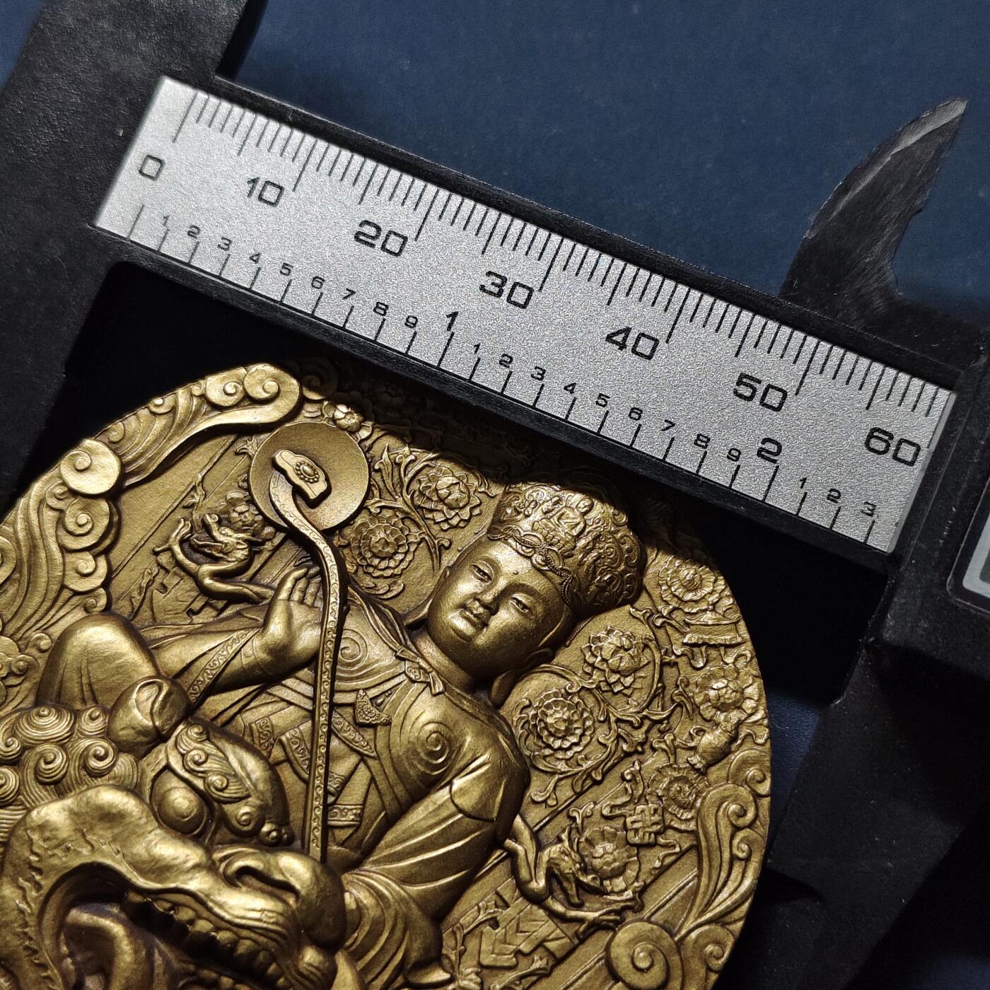 【全场包邮】纯粹捡漏拍515场 【铜章】中国沈阳造币厂出品2015年佛教四大名山系列文殊菩萨道场五台山60毫米大铜章