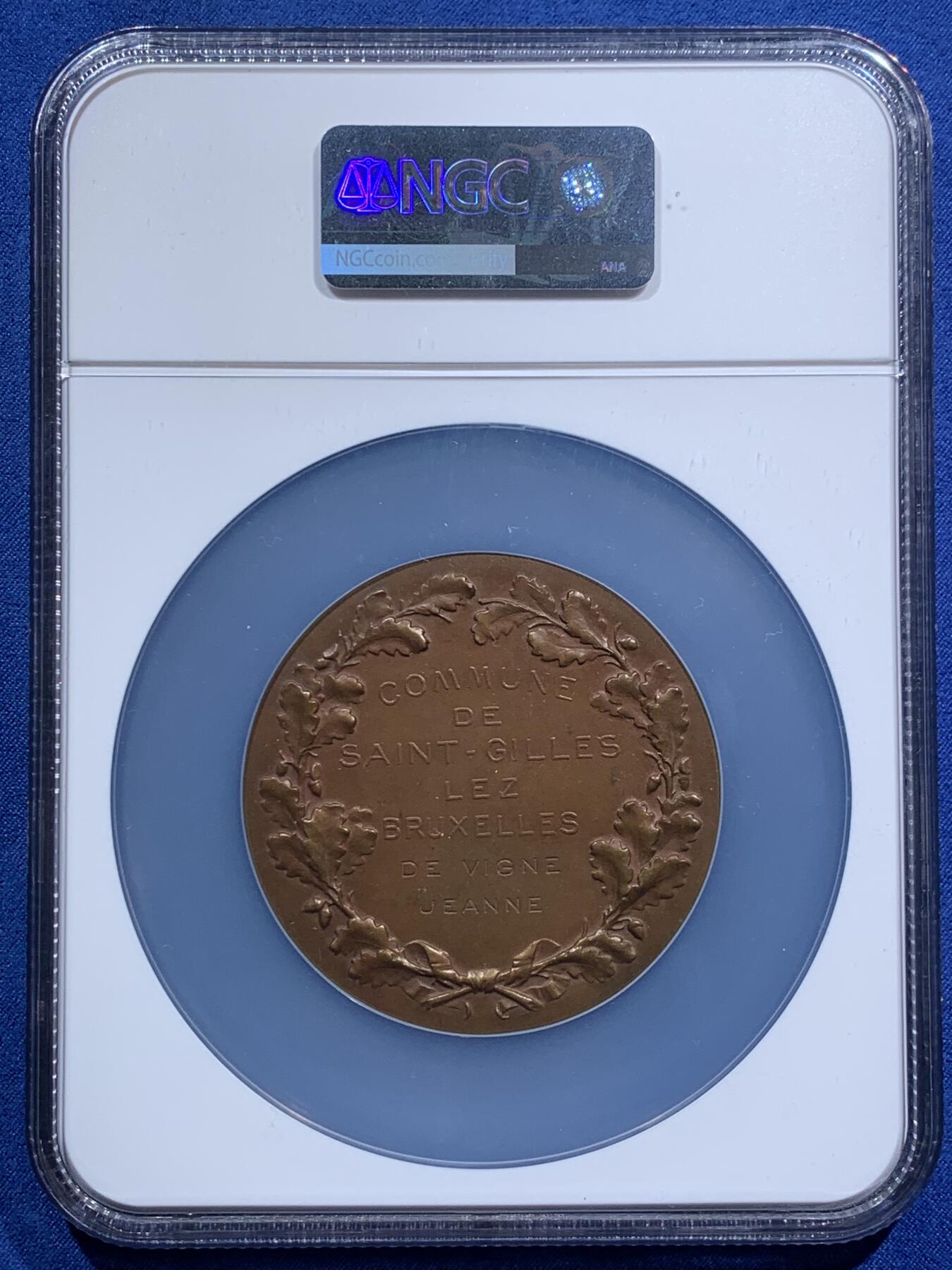 《竞宝斋》第473场 周日，周一 2场连拍 （全场包邮）欢迎送拍 NGC MS63BN 1929年布鲁塞尔葡萄种植清凉奖章，正面：清凉女神张开翅膀，手持丰号角和橄榄枝，象征胜利和丰收。直径：65mm，加大盒封装。