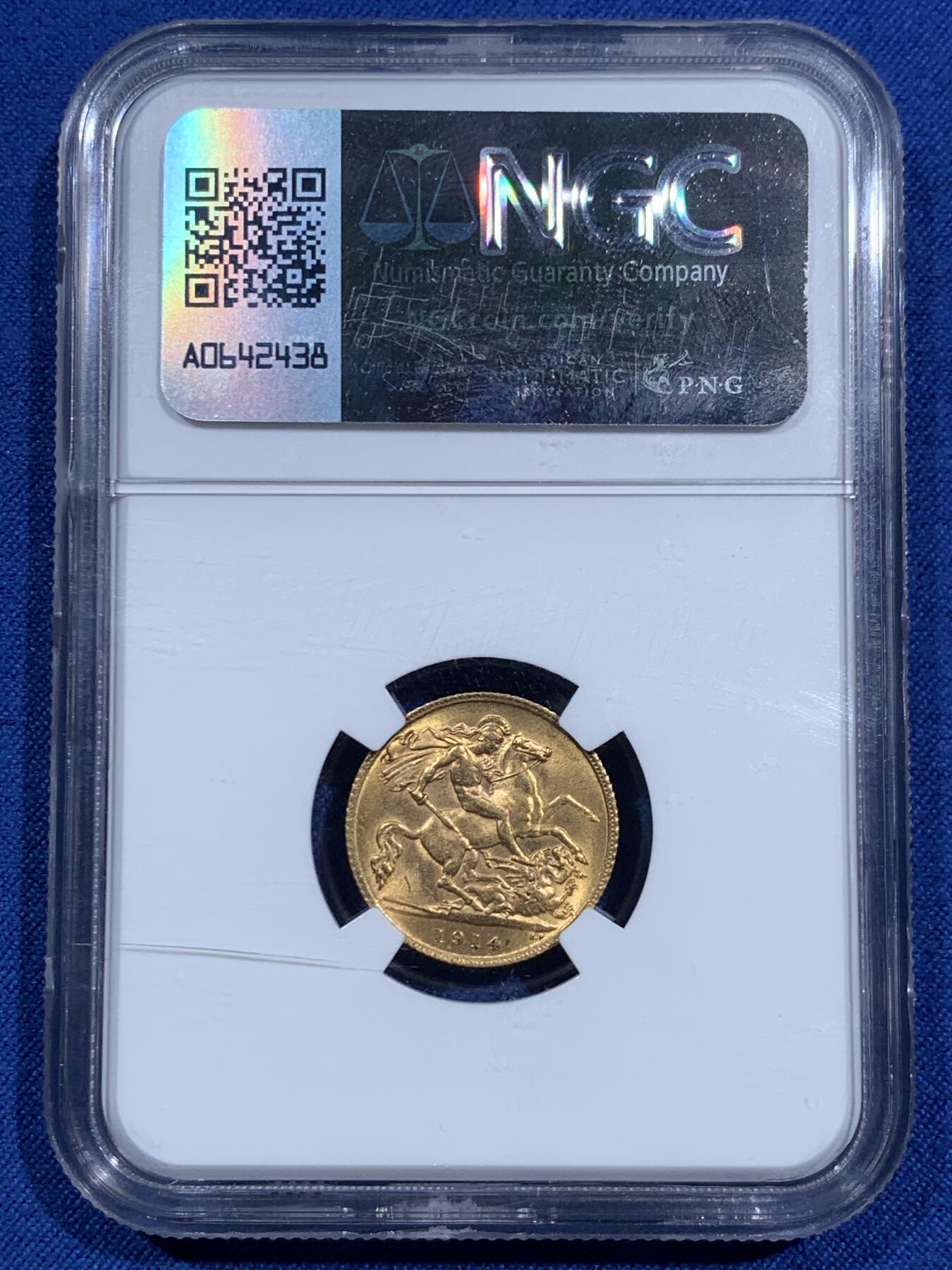 《竞宝斋》第473场 周日，周一 2场连拍 （全场包邮）欢迎送拍 NGC MS64 英国1914年乔治五世1/2索维林金币，9167金，3.99克，丝滑底板，可藏高分，入手好时机。