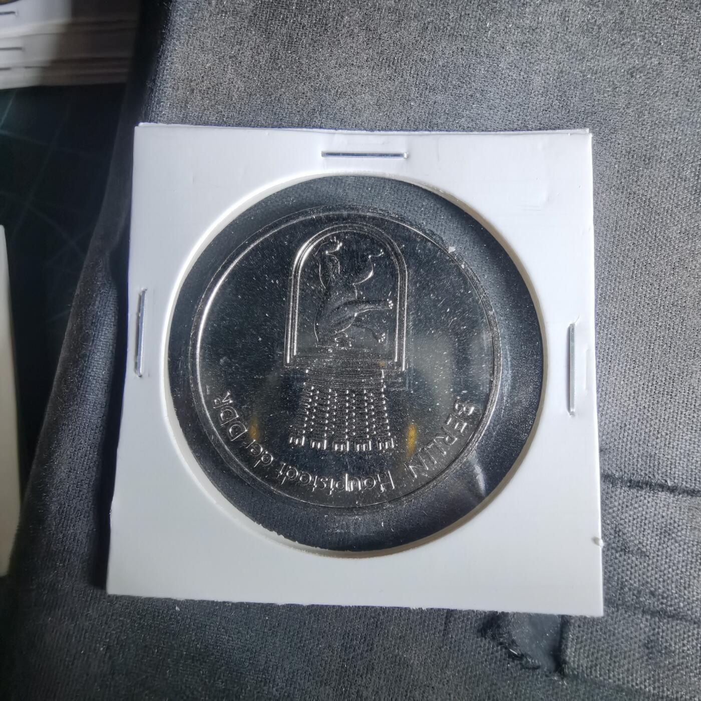 沼泽如烟--第1033场 纪念章