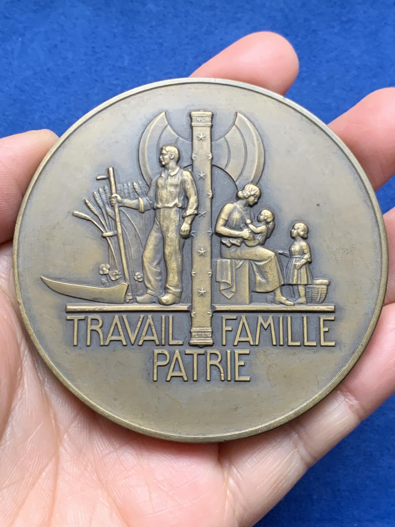 《竞宝斋》第473场 周日，周一 2场连拍 （全场包邮）欢迎送拍 名家Turin作1941年WW2维系法国贝当元帅大铜章 221.4克 76.5mm 丰饶角边铭