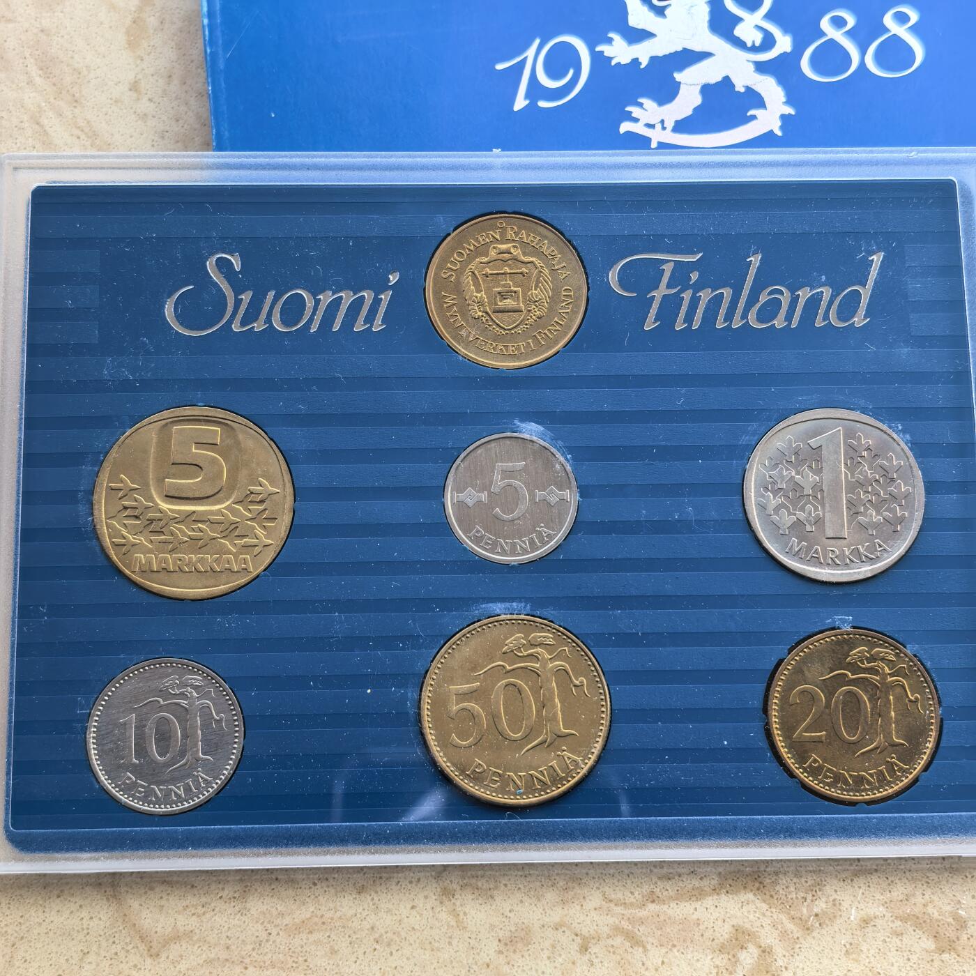 道一币馆币章第一百七十场 原包装 芬兰1988年清年套币六枚+纪念章