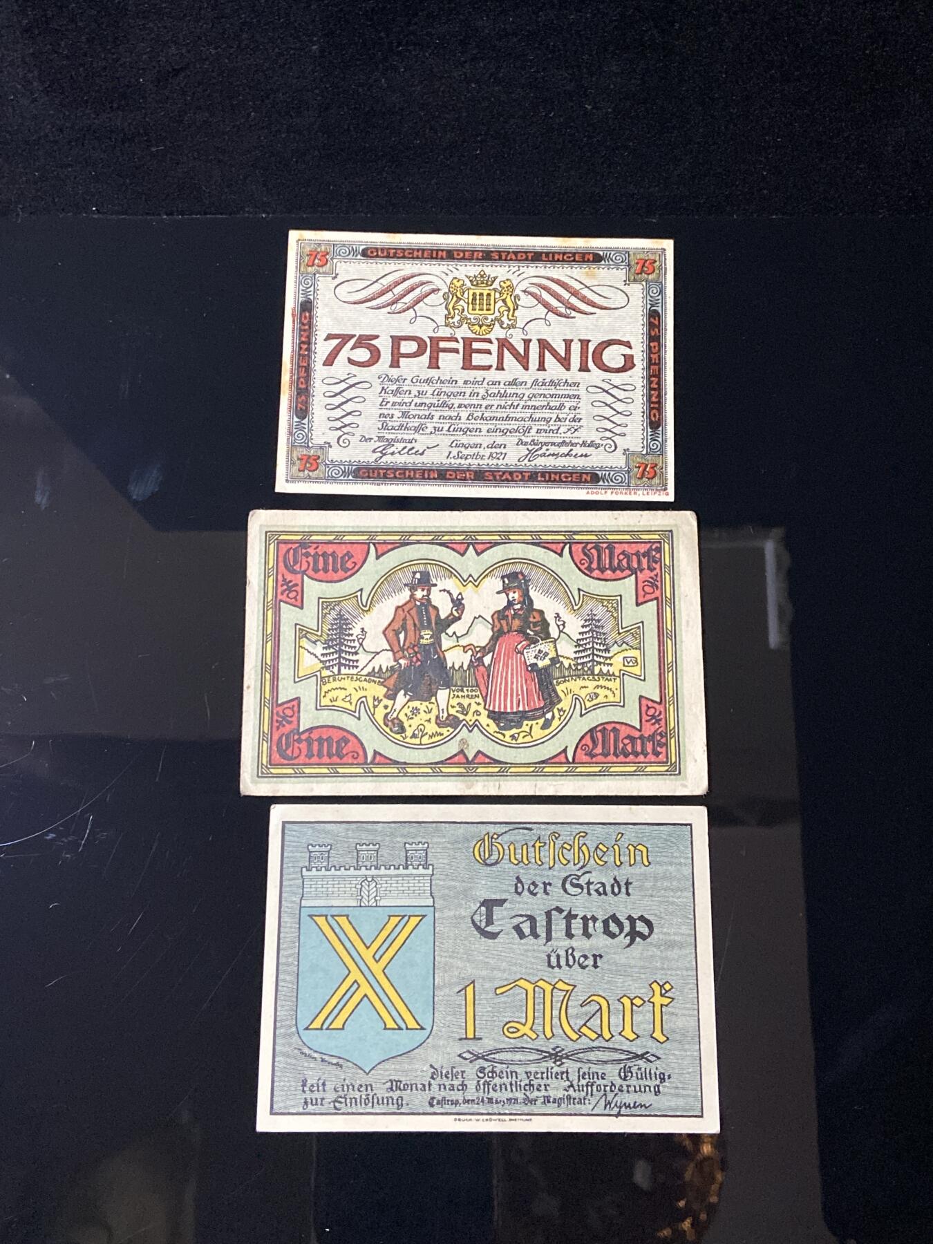 2026年第三十七场(总第二百零六场）德紧纸币特拍场(佣金3%，最低1元) 德紧纸币–第一行上 林根（Lingen） 水手/渔民形象+乐谱，林根市75芬尼，主题为当地海事文化与音乐，第二行中 贝希特斯加登（Berchtesgaden） 装饰性数字“1”+城市名，贝希特斯加登1马克紧急货币，阿尔卑斯山城主题，第三行下 卡斯特罗普（Castrop） 守夜人形象+吹号+犬只，卡斯特罗普1马克紧急货币，主题为中世纪守夜人文化