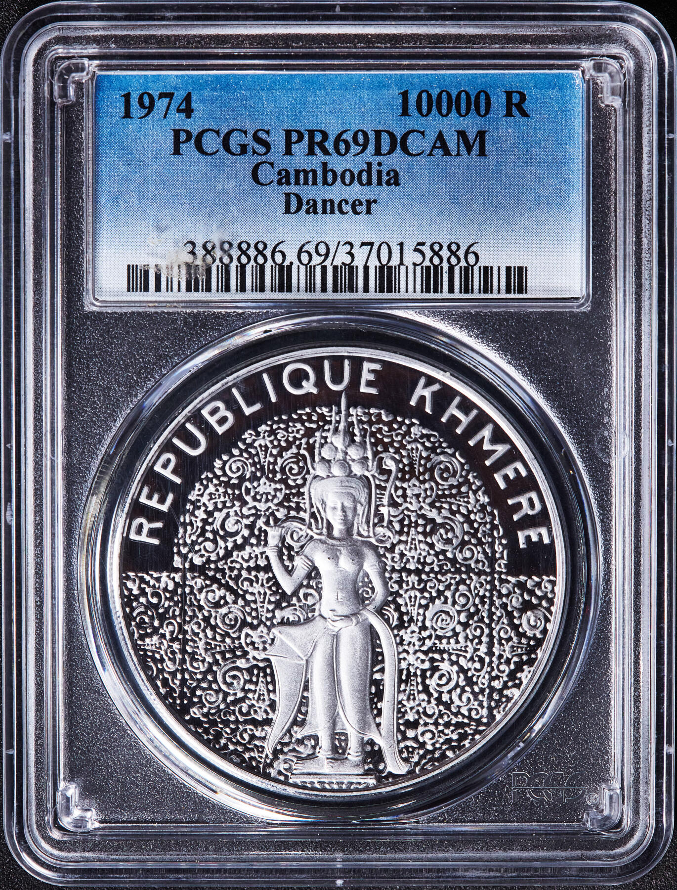 【俄甄集藏】2026年(050)04-01星期三 晚 19:30 全场包邮 柬埔寨1974年纪念高棉共和国5000、10000瑞尔精制纪念银币4枚一套，PCGS PR66-PR69DC，题材分别为仙女舞者、吴哥窟、总统朗诺，仙女舞者单尊，重19.01克/38.03克，925银，发行量均为800枚，稀有品种