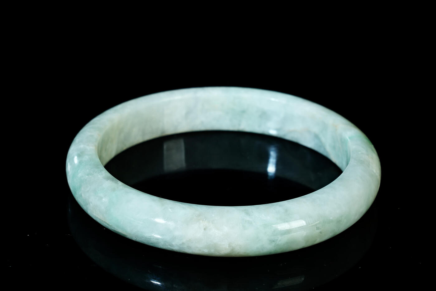 上海都达杂项专场五十八【全场包邮】  天然冰绿种翡翠（A货）手镯 附鉴定证书93-15