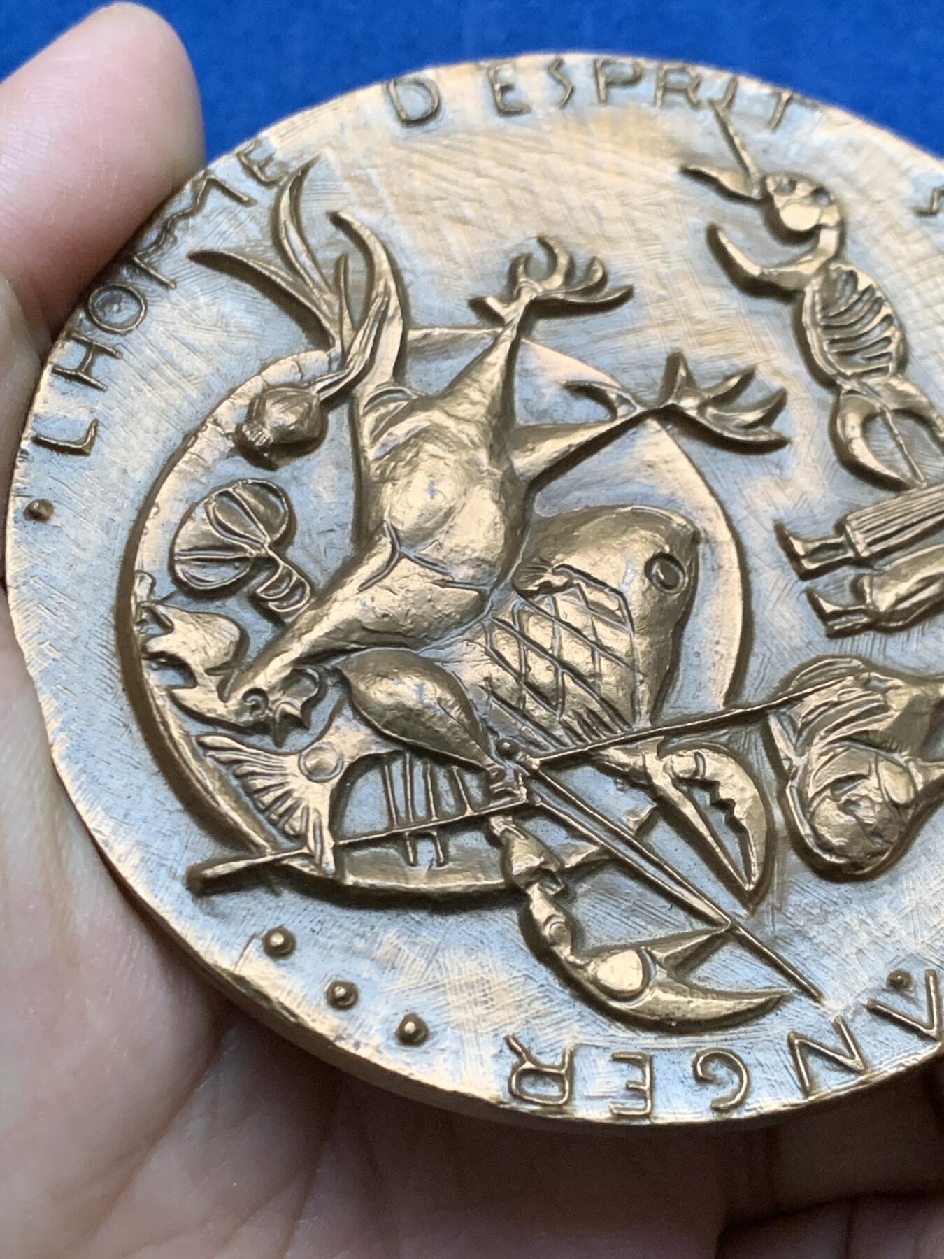 《竞宝斋》第473场 周日，周一 2场连拍 （全场包邮）欢迎送拍 法国大铜章 美食家 263.8克 85.5mm