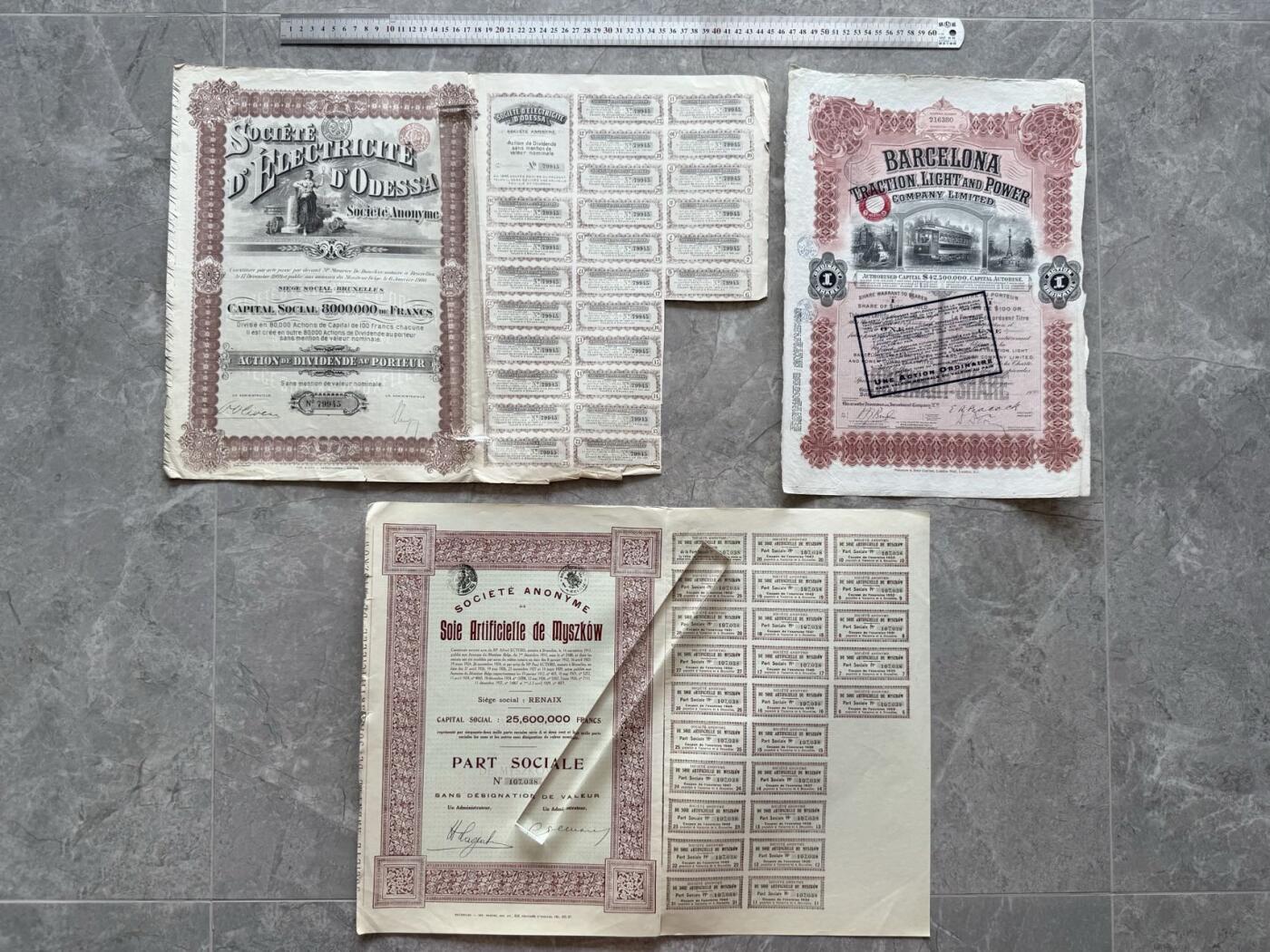 【乾奕收藏】出上世纪初欧洲国家企业股票债券12张，部分带分红息票，老股票实物难得，品相如图，老股票债券因材质保存环境等原因均存在不同程度的裂口，破损缺角，折角，虫蛀，老式贴补等瑕疵，请仔细看图认可品相再确认，发货免费提供纸筒邮寄。喜欢的老板不要错过，评级币一切以分数为准，售出非假不退