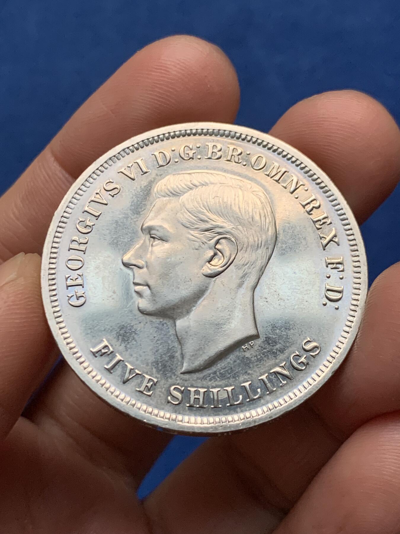 《竞宝斋》第473场 周日，周一 2场连拍 （全场包邮）欢迎送拍 1951年 原光英国乔六镍马剑 最后一版流通的马剑 绿盒 证盒齐全 底板光度优秀