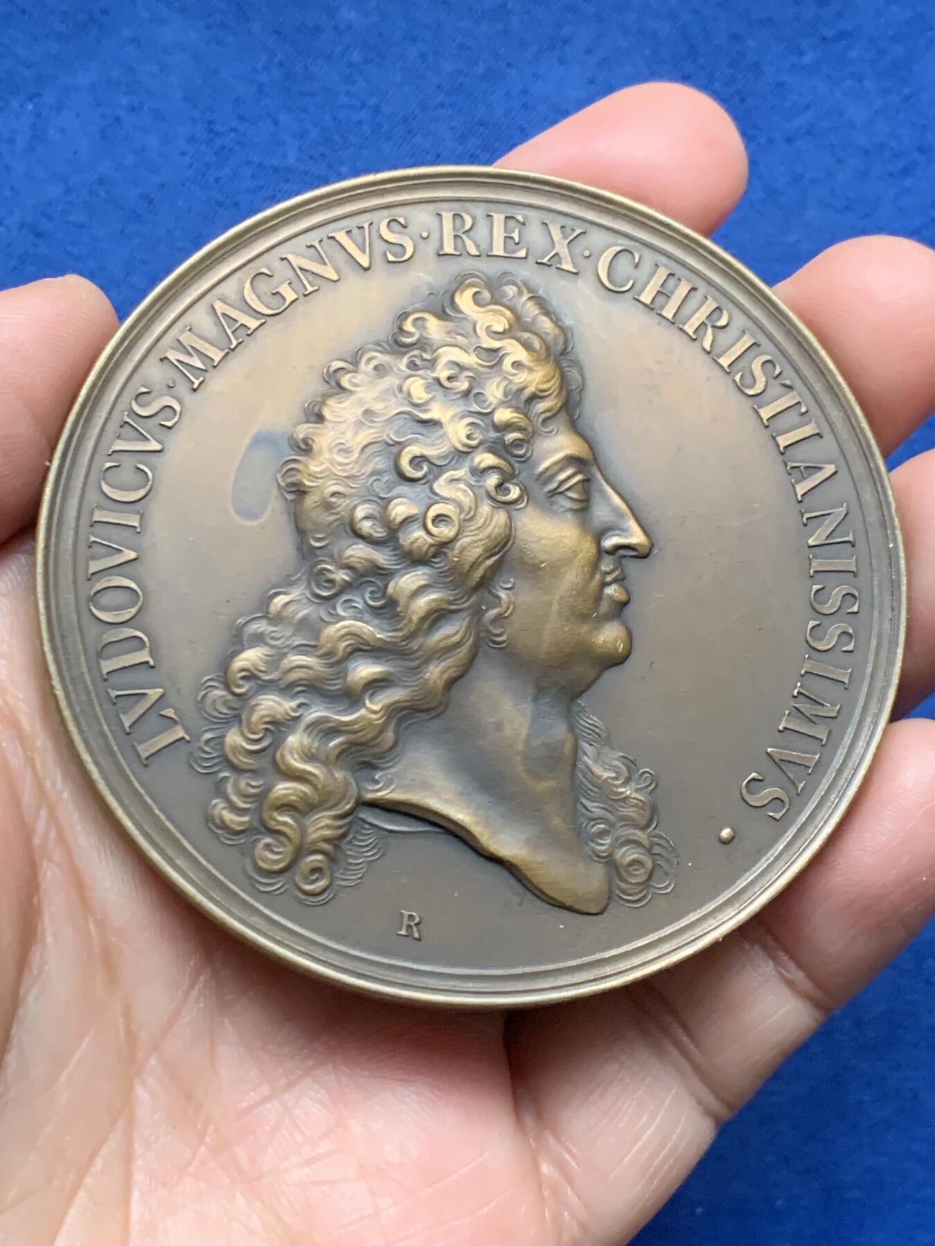 《竞宝斋》第473场 周日，周一 2场连拍 （全场包邮）欢迎送拍 路易十四攻占斯特拉斯堡纪念大铜章 169.1克 71mm 丰饶角铜标 后铸版本 细节不错