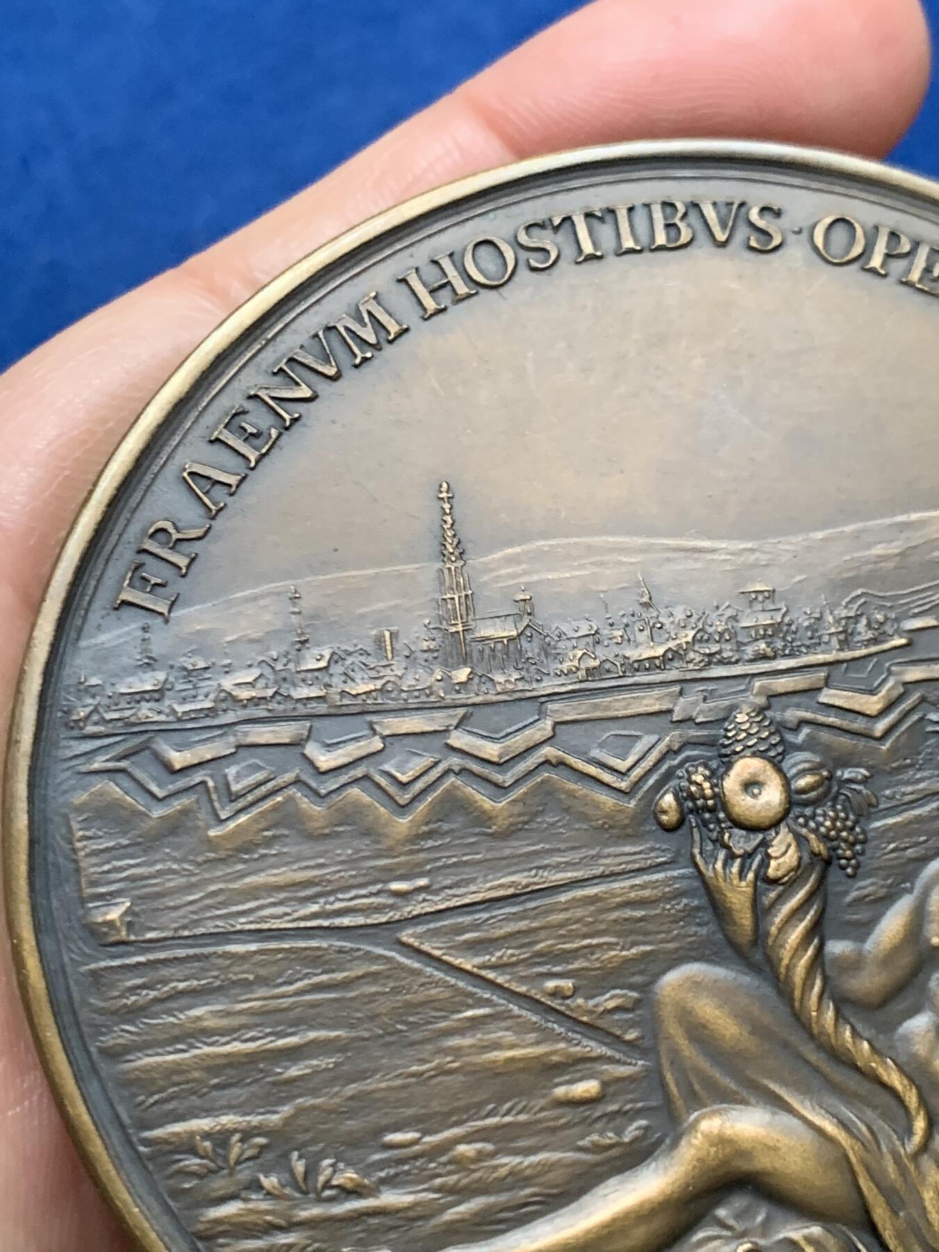 《竞宝斋》第473场 周日，周一 2场连拍 （全场包邮）欢迎送拍 路易十四攻占斯特拉斯堡纪念大铜章 169.1克 71mm 丰饶角铜标 后铸版本 细节不错