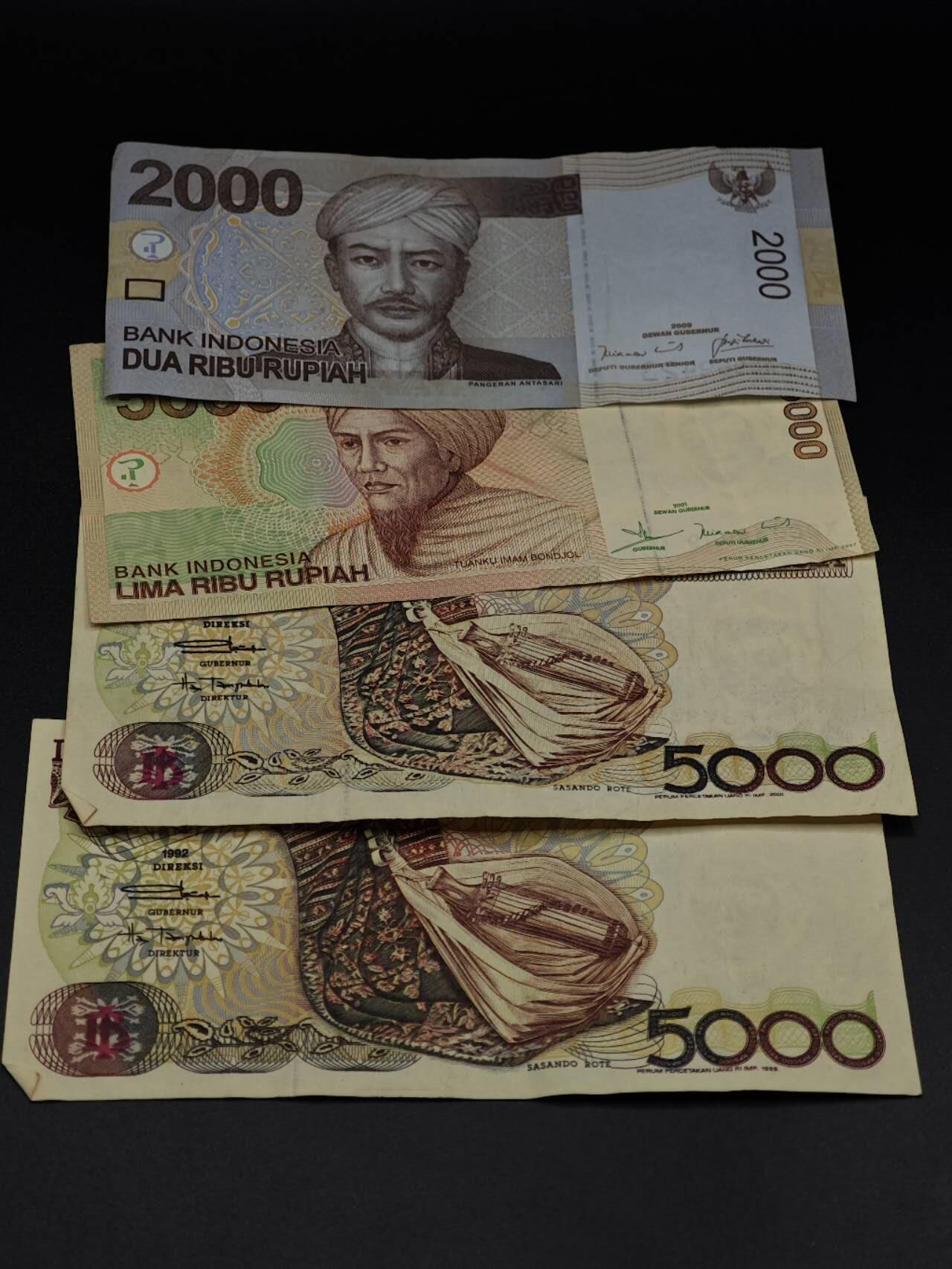  【淘币小摊】限时拍第八百八十四拍   纸币场    每周一统一发货 印尼2000-5000卢比纸币4张【有折】