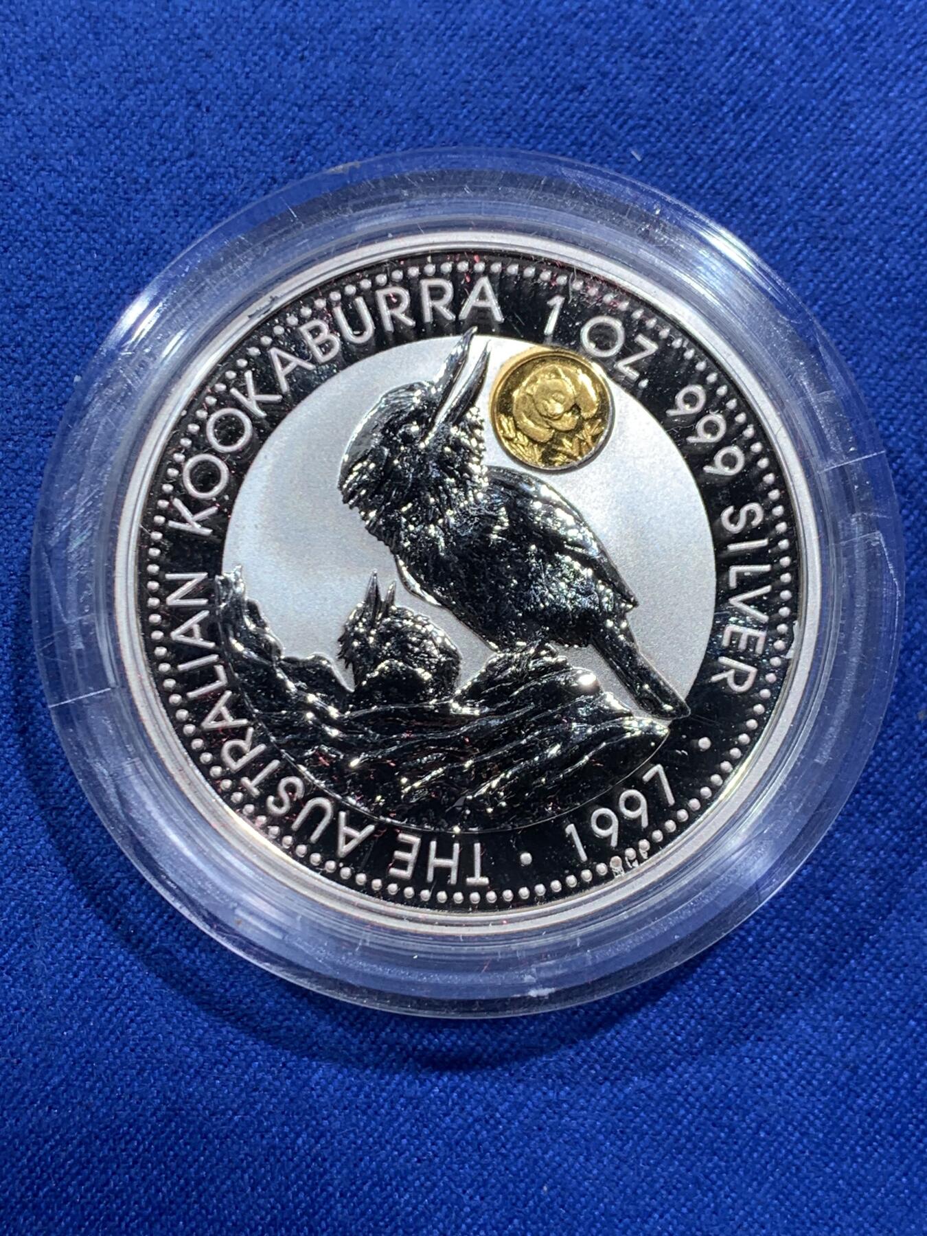 《竞宝斋》第473场 周日，周一 2场连拍 （全场包邮）欢迎送拍 澳大利亚 1997年 笑翠鸟 熊猫镶嵌银币 含纯银1盎司999银 镶嵌部分重约0.5克黄金