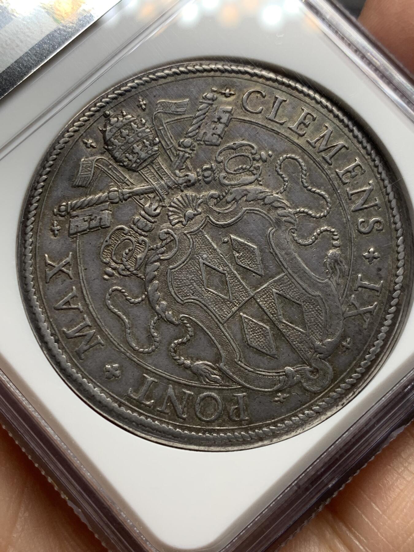 《竞宝斋》第473场 周日，周一 2场连拍 （全场包邮）欢迎送拍 唯一亚军分 NGC MS61 教皇国 1667-69 克莱门特九世 1P大银币 在位不足3年 对于这个教皇的币来说 每一枚都是不可多得的藏品 昆克AU品裸币3.6W成交