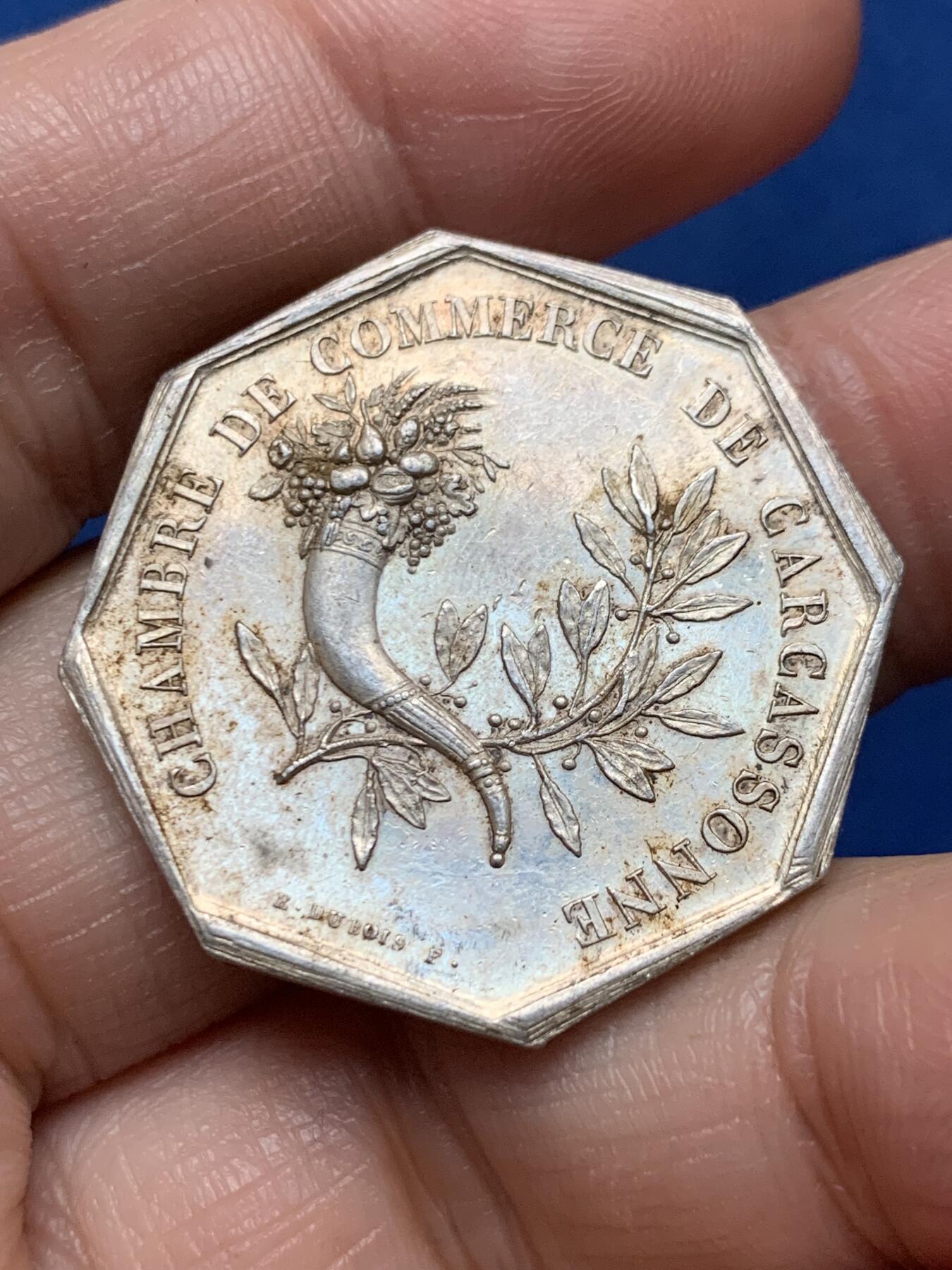 《竞宝斋》第473场 周日，周一 2场连拍 （全场包邮）欢迎送拍 法国卡尔卡松商会八角银质代币，正面墨丘利背丰饶角月桂都象征商业，丰饶角ARGENT，13.75克，30.8mm