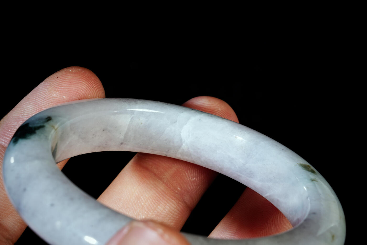 上海都达杂项专场五十八【全场包邮】  天然冰糯种带绿翡翠（A货）手镯 附鉴定证书93-18