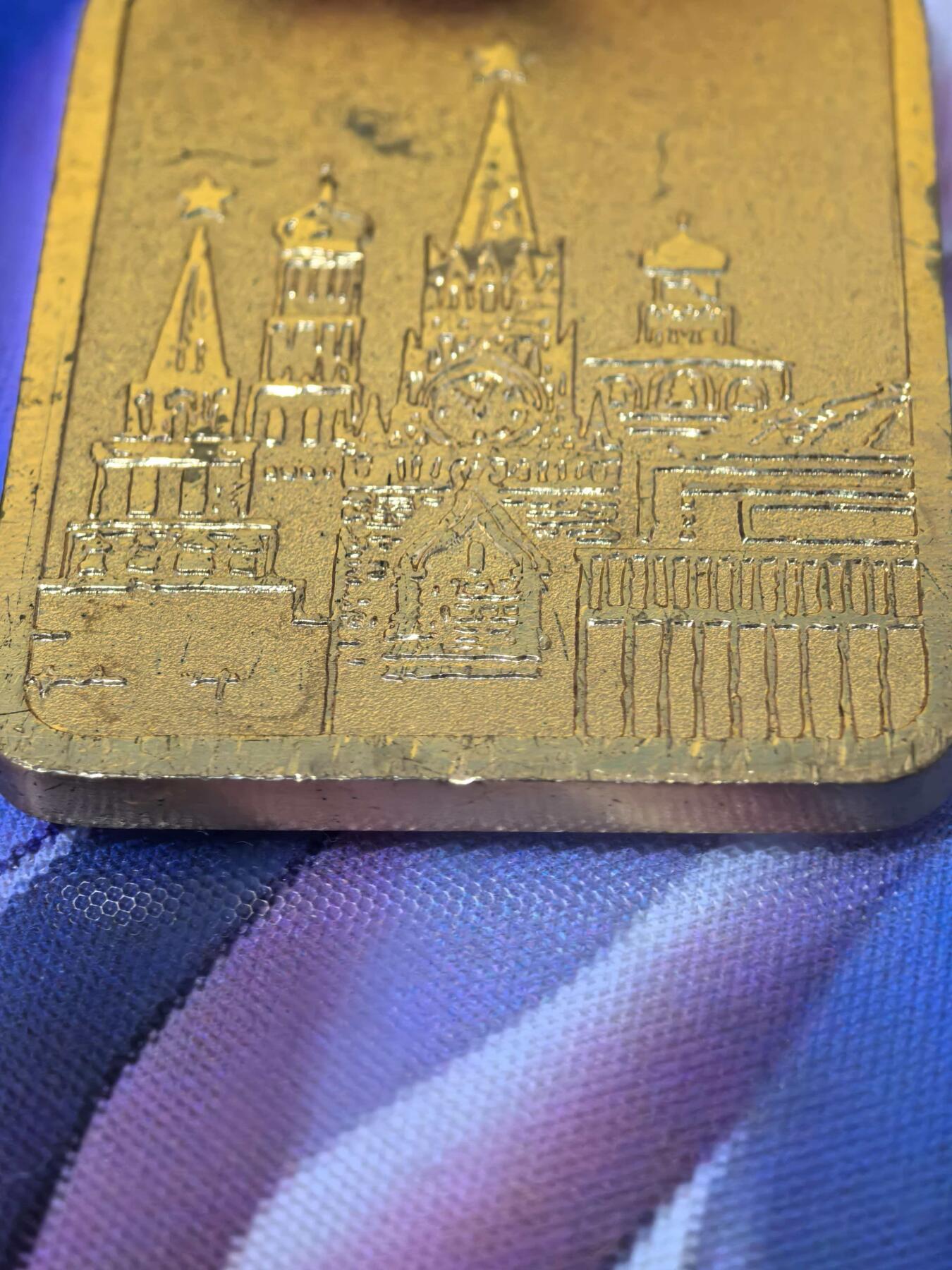 苏联勋章奖章拍卖 本次有亚捏，空军军服，国际运动员等好货 不要错过 3月20日晚上九点结束在麦稀奇 找不到的加我qq或者微信都是184277308备注苏章拍卖。 1986年莫斯科友好运动会（Игры Доброй Воли）纪念章材质：铜质镀金，表面有自然氧化痕迹 重量：103.8克1986年7月在莫斯科举办，是为弥补1980、1984年奥运会相互抵制而创办的国际综合赛事