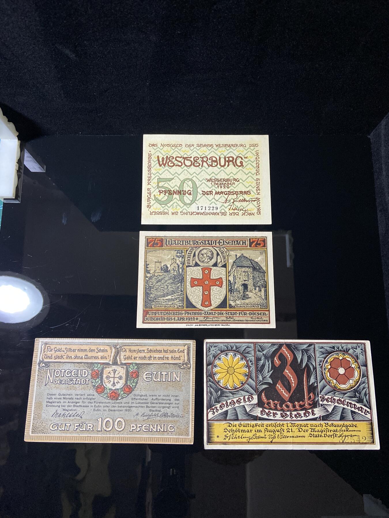 2026年第三十七场(总第二百零六场）德紧纸币特拍场(佣金3%，最低1元) 德紧纸币–第一行上 韦斯特堡（Westerburg）50芬妮，第二行上 艾森纳赫（Eisenach）75芬妮， 瓦尔特堡+路德十字纹章，纪念马丁·路德，第三行左 欧廷（Eutin）1马克 十字纹章+玫瑰装饰，欧廷市紧急货币，第三行右 绍特马尔（Schötmar） 雏菊/玫瑰纹章+数字“3”，绍特马尔市3马克