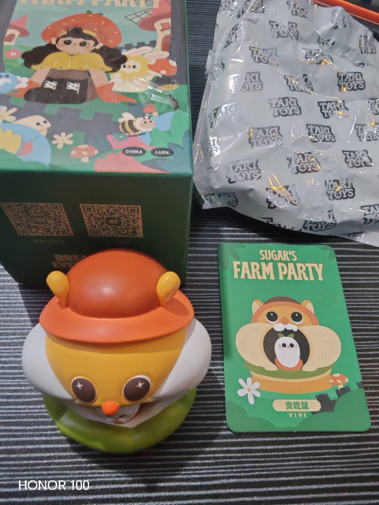 正版盲盒专场 SUGAR'S FARM PARTY（砂糖的农场派对） ​ - 出品方：TAKI TOYS ​ - 款式：贪吃鼠（VIVI） ​ - 尺寸：约 70mm，PVC 材质，表面带有细腻哑光质感