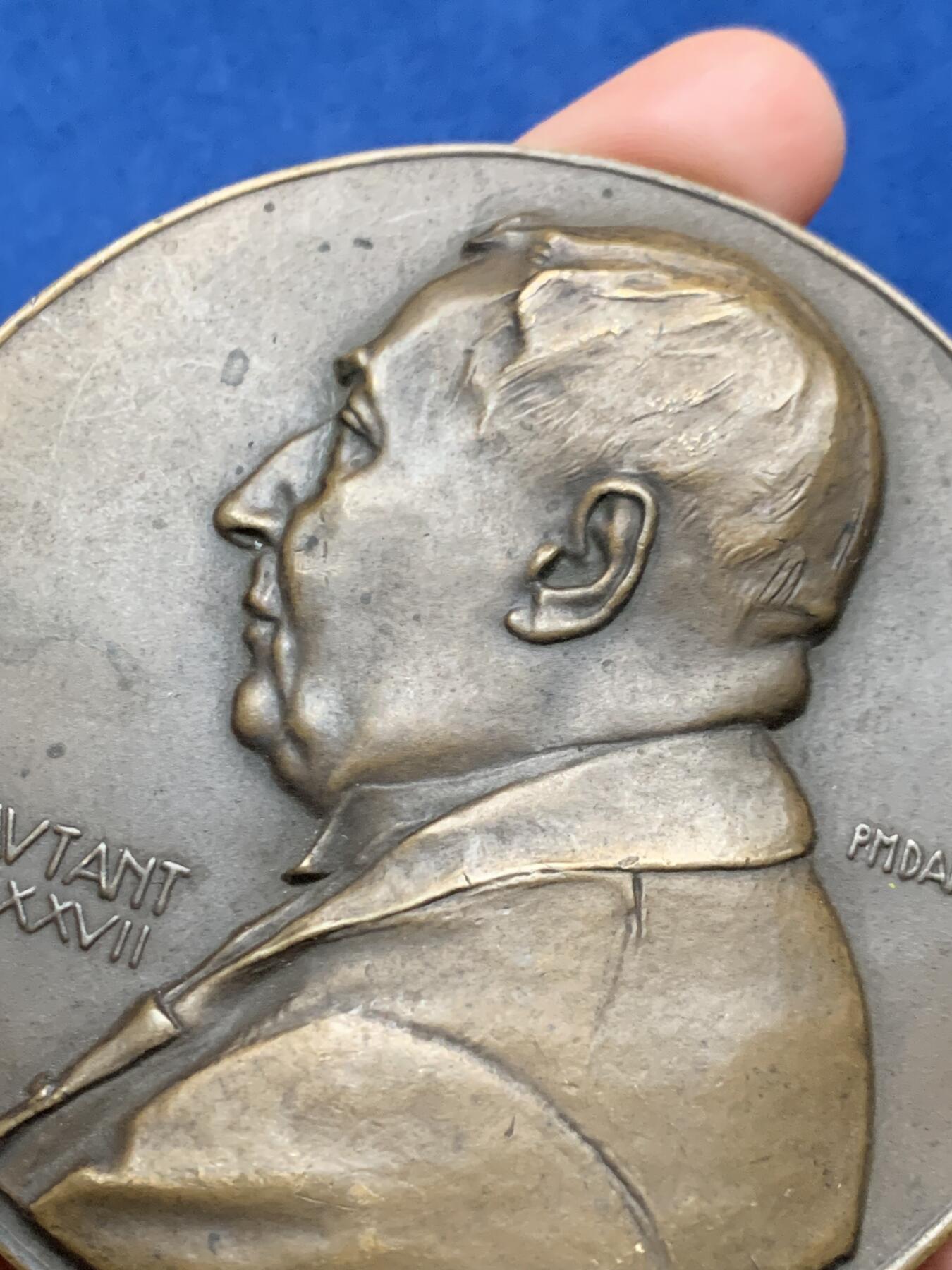 《竞宝斋》第473场 周日，周一 2场连拍 （全场包邮）欢迎送拍 名家Dammann作1937年阿尔贝·奥唐晋升荣誉军团司令官级双面大铜章 少见 236.8克 79.7mm 三角铜标