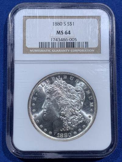 《竞宝斋》第473场 周日，周一 2场连拍 （全场包邮）欢迎送拍 - NGC MS64 美国1880年S版摩根1美元银币 转光好