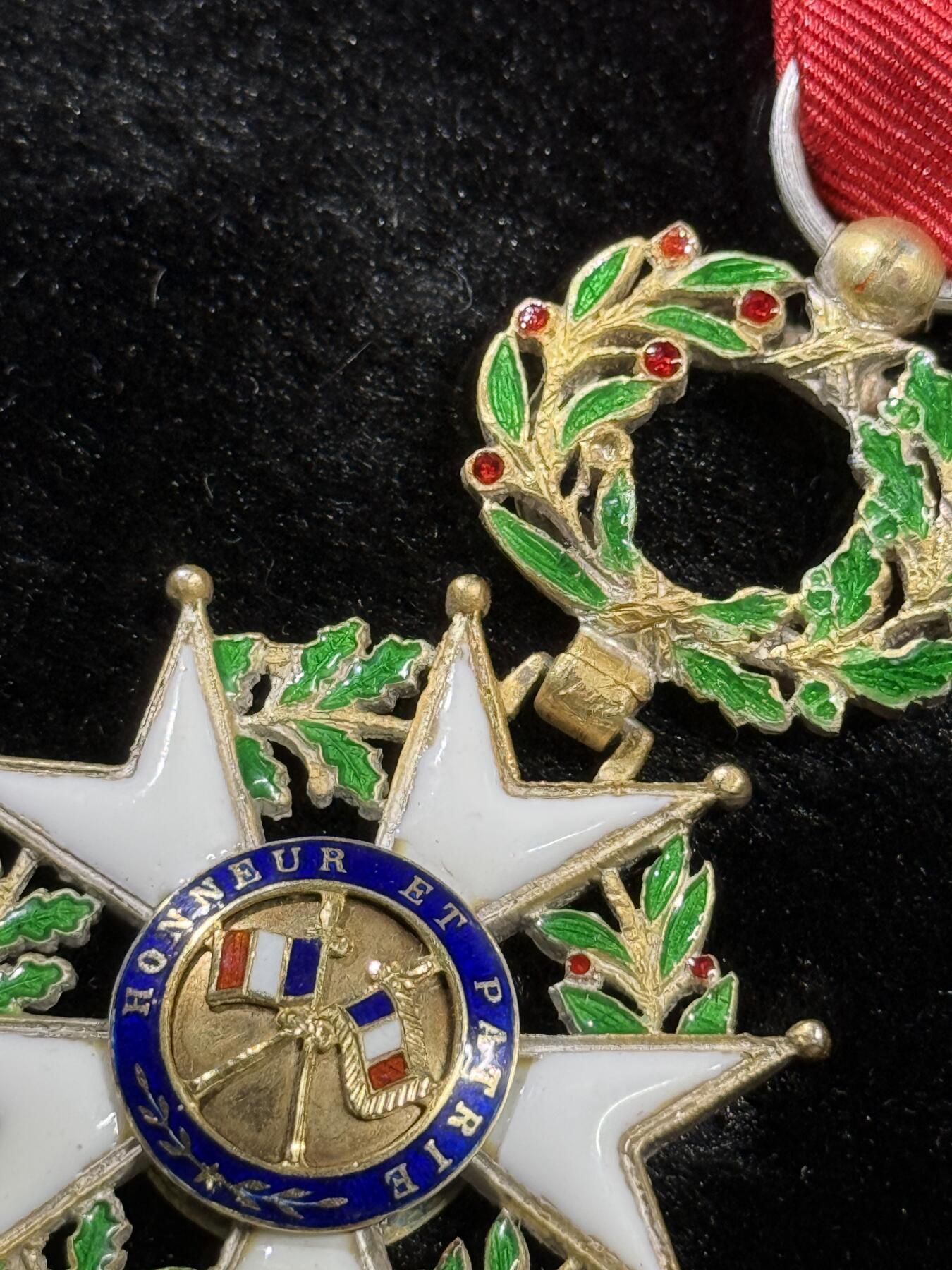 戎马世界章牌大赏，第112期 法国荣誉军团勋章，珠宝商定制立体花环版，银制