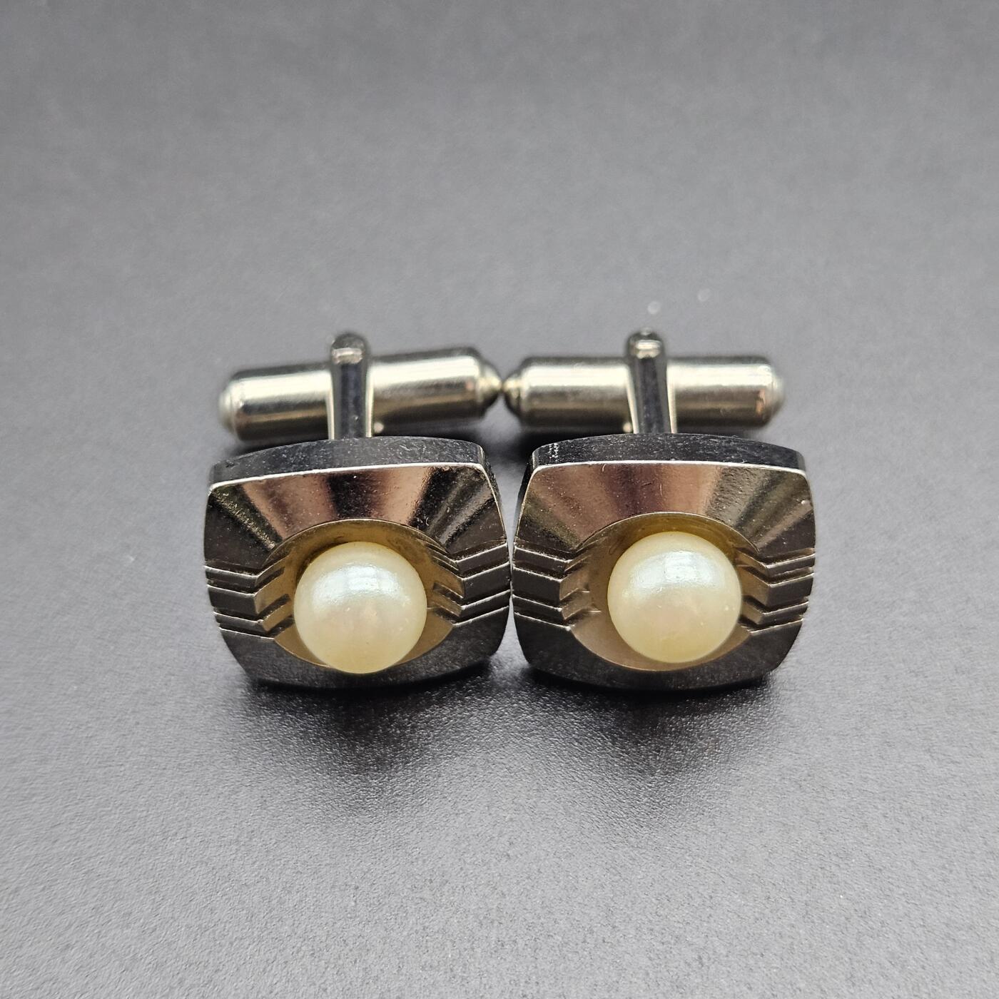 0元起拍勋章 第341期 咸鱼国勋章拍卖专场 3月25日（周三）下午6：00开始 中古袖扣一对