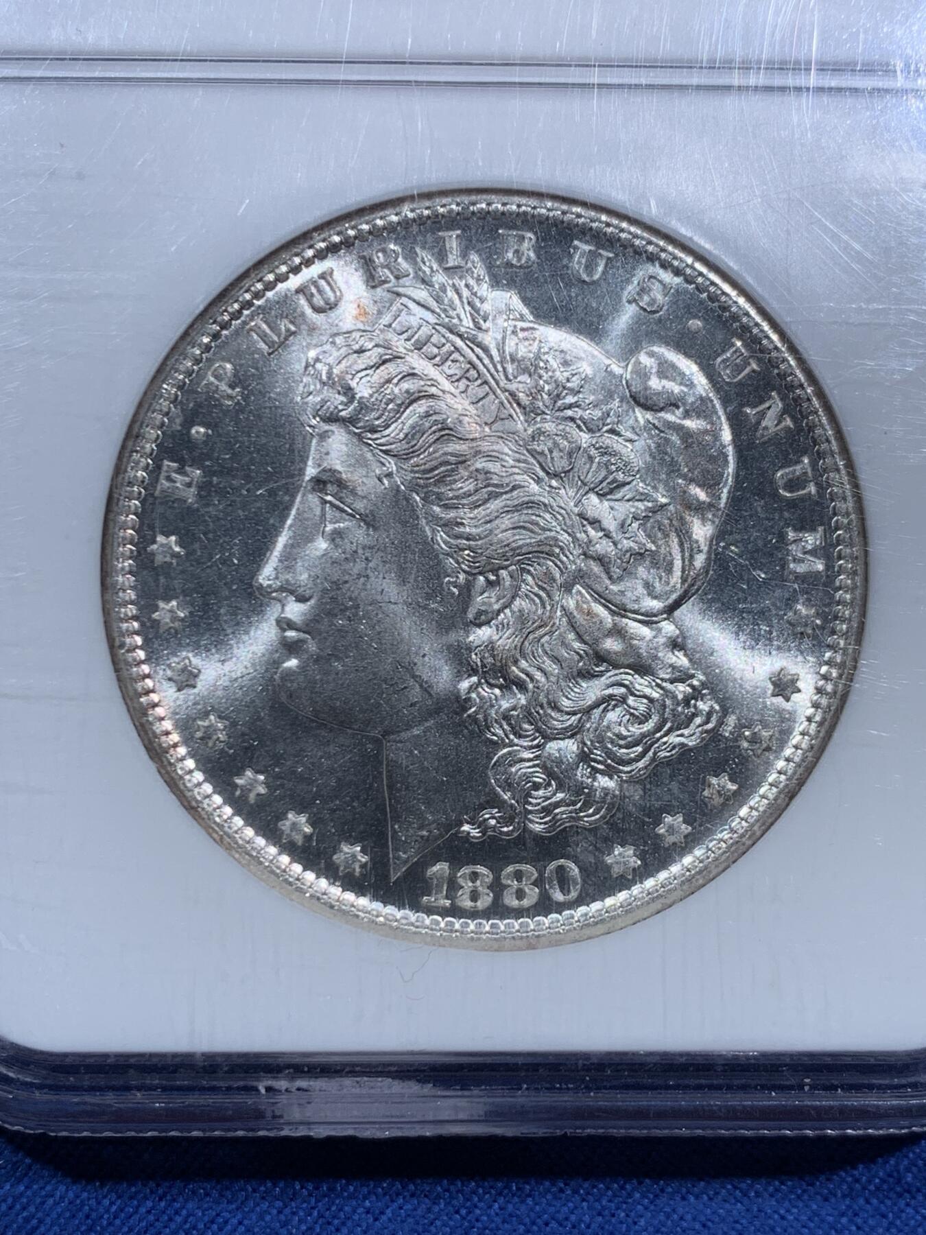 《竞宝斋》第473场 周日，周一 2场连拍 （全场包邮）欢迎送拍 NGC MS64 美国1880年S版摩根1美元银币 转光好