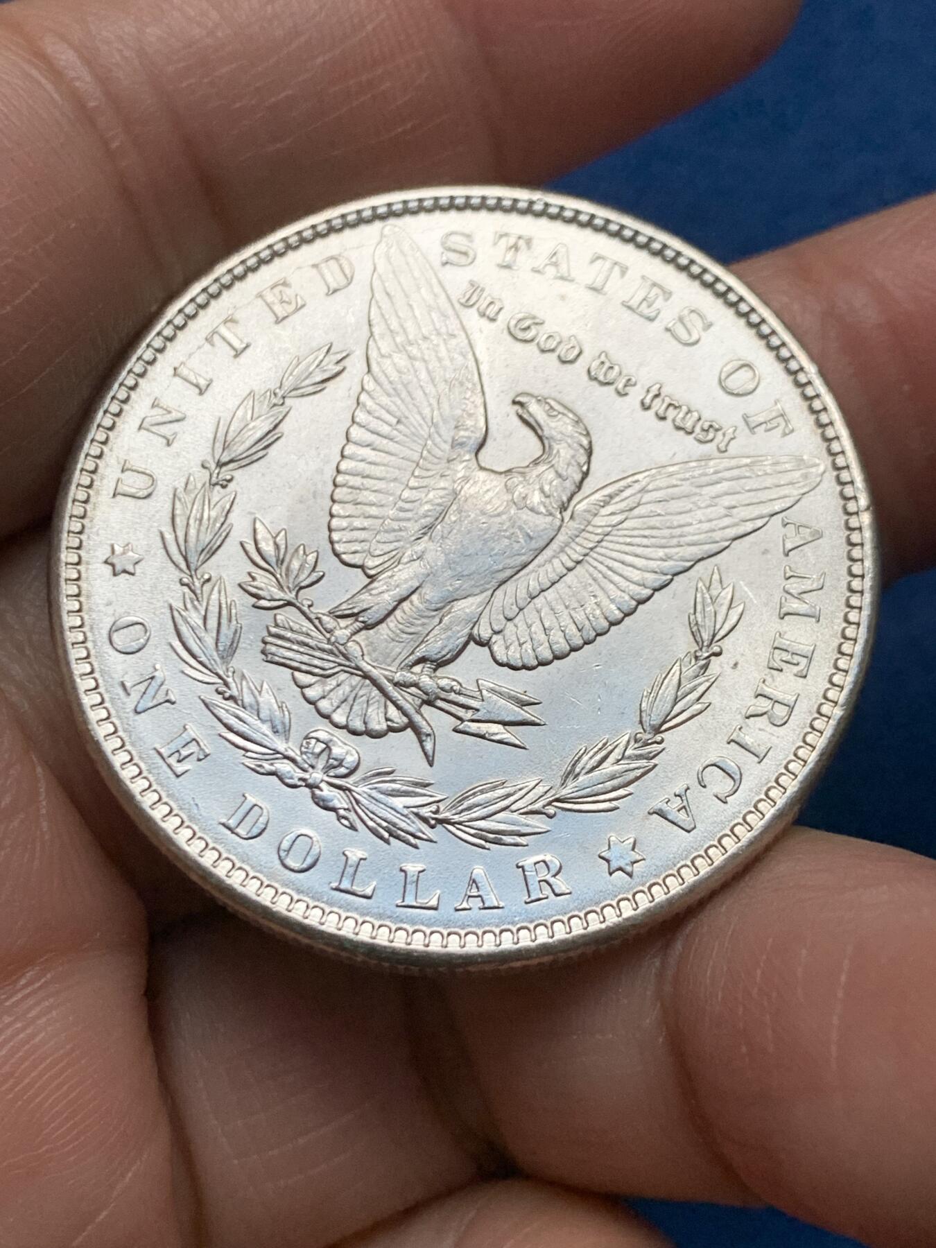 《竞宝斋》第473场 周日，周一 2场连拍 （全场包邮）欢迎送拍 美国 1889年 摩根 1美元 银币，转光不错