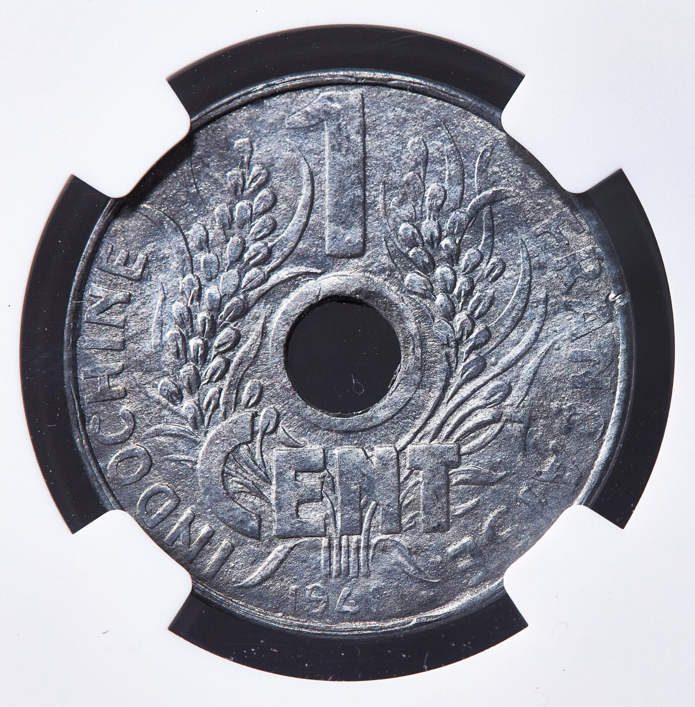 【俄甄集藏】2026年(050)04-01星期三 晚 19:30 全场包邮 法属印度支那1941年帽圈版中孔1分锌币，NGC MS63，MS状态难得