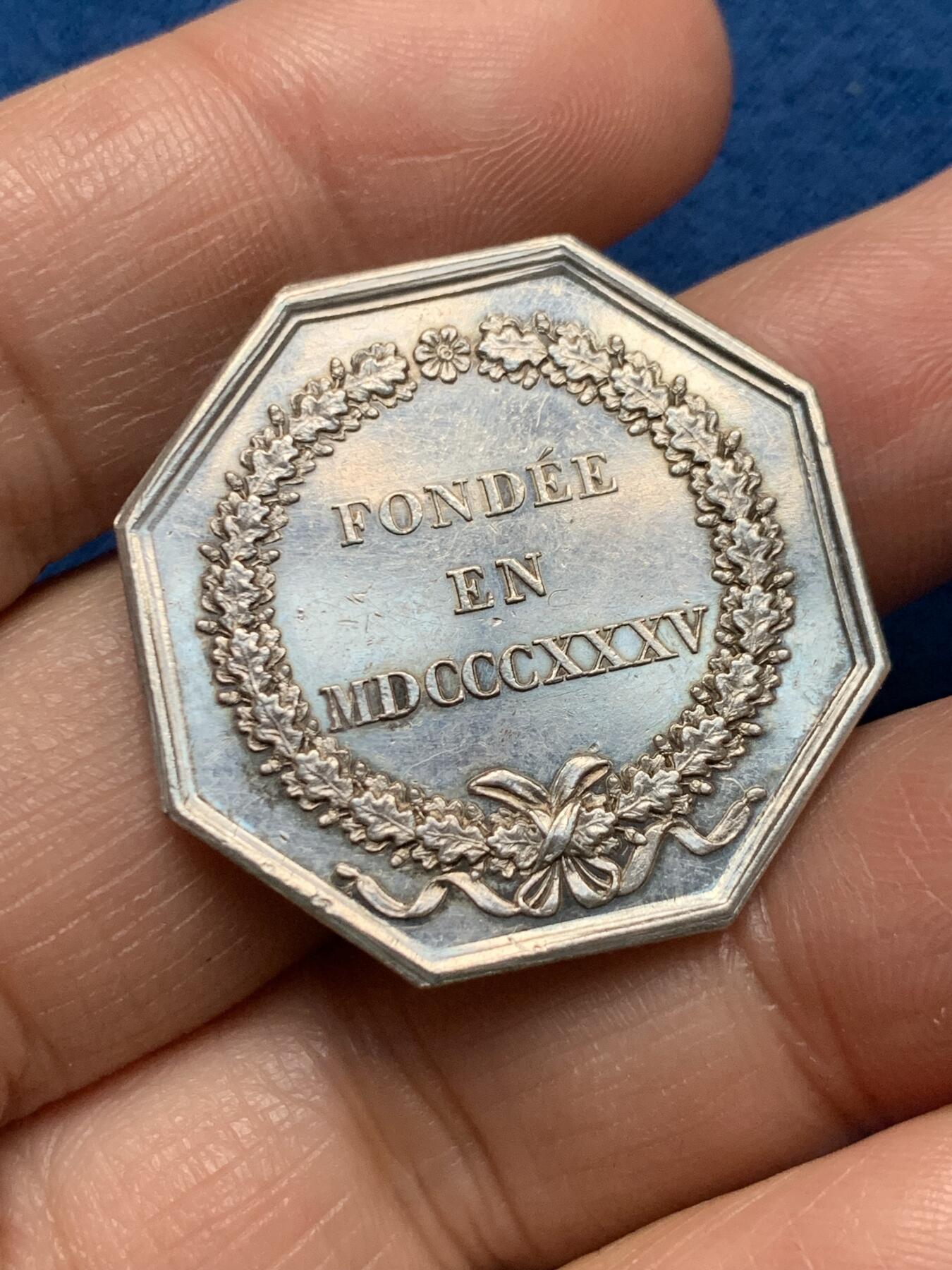 《竞宝斋》第473场 周日，周一 2场连拍 （全场包邮）欢迎送拍 法国1835年里昂银行八角纪念银章，油灯边铭，12.1克，30.6mm