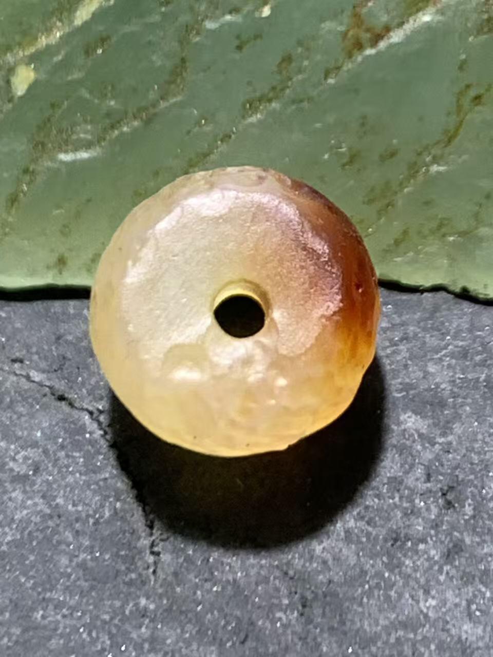 高玉化风化纹糖果玛瑙桶珠一颗，，