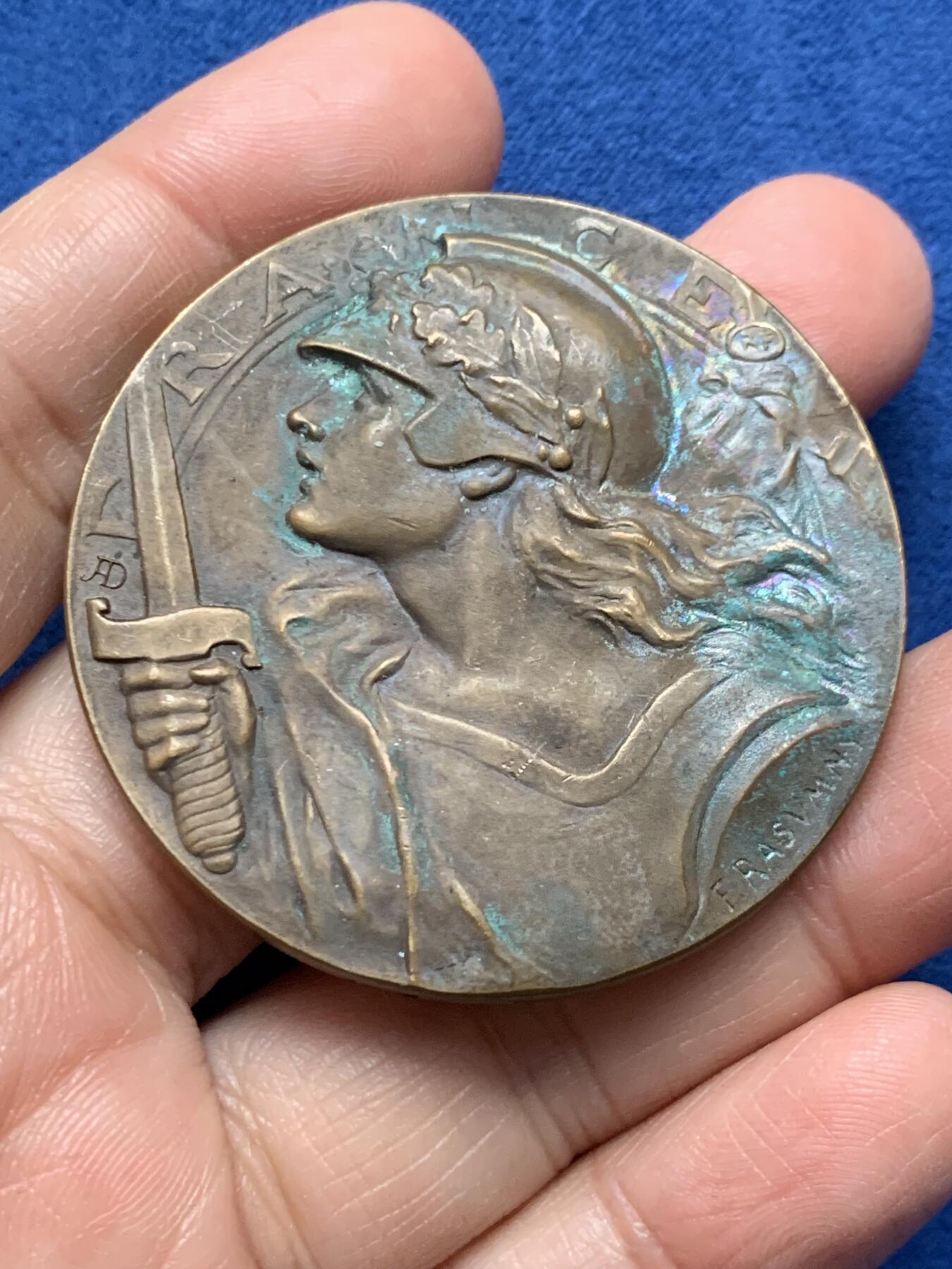 《竞宝斋》第473场 周日，周一 2场连拍 （全场包邮）欢迎送拍 持剑玛丽安娜女神铜章 59.1克 49.5mm 正方形铜标