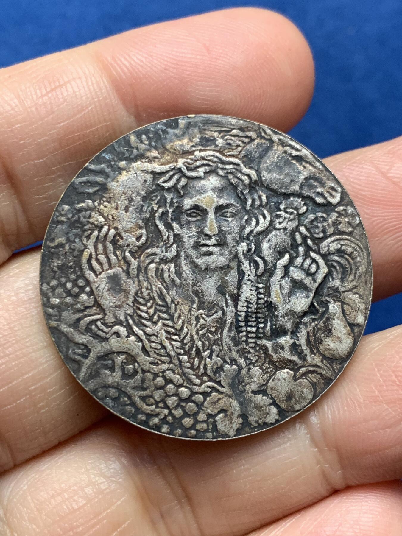 《竞宝斋》第473场 周日，周一 2场连拍 （全场包邮）欢迎送拍 法国农业协会创立50周年纪念章 丰收女神 15.9克 35mm