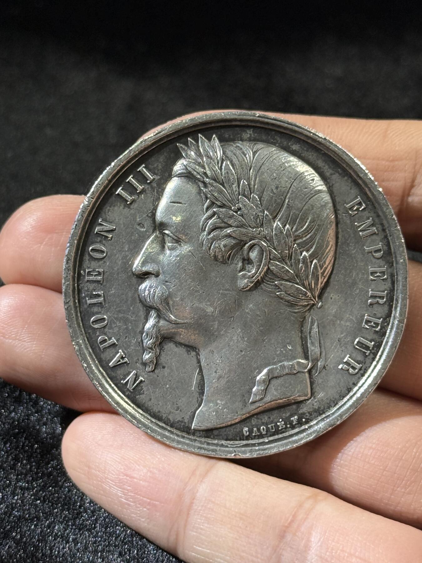 戎马世界章牌大赏，第112期 法国拿破仑三世与欧仁妮皇后结婚纪念章，尺寸巨大，50g