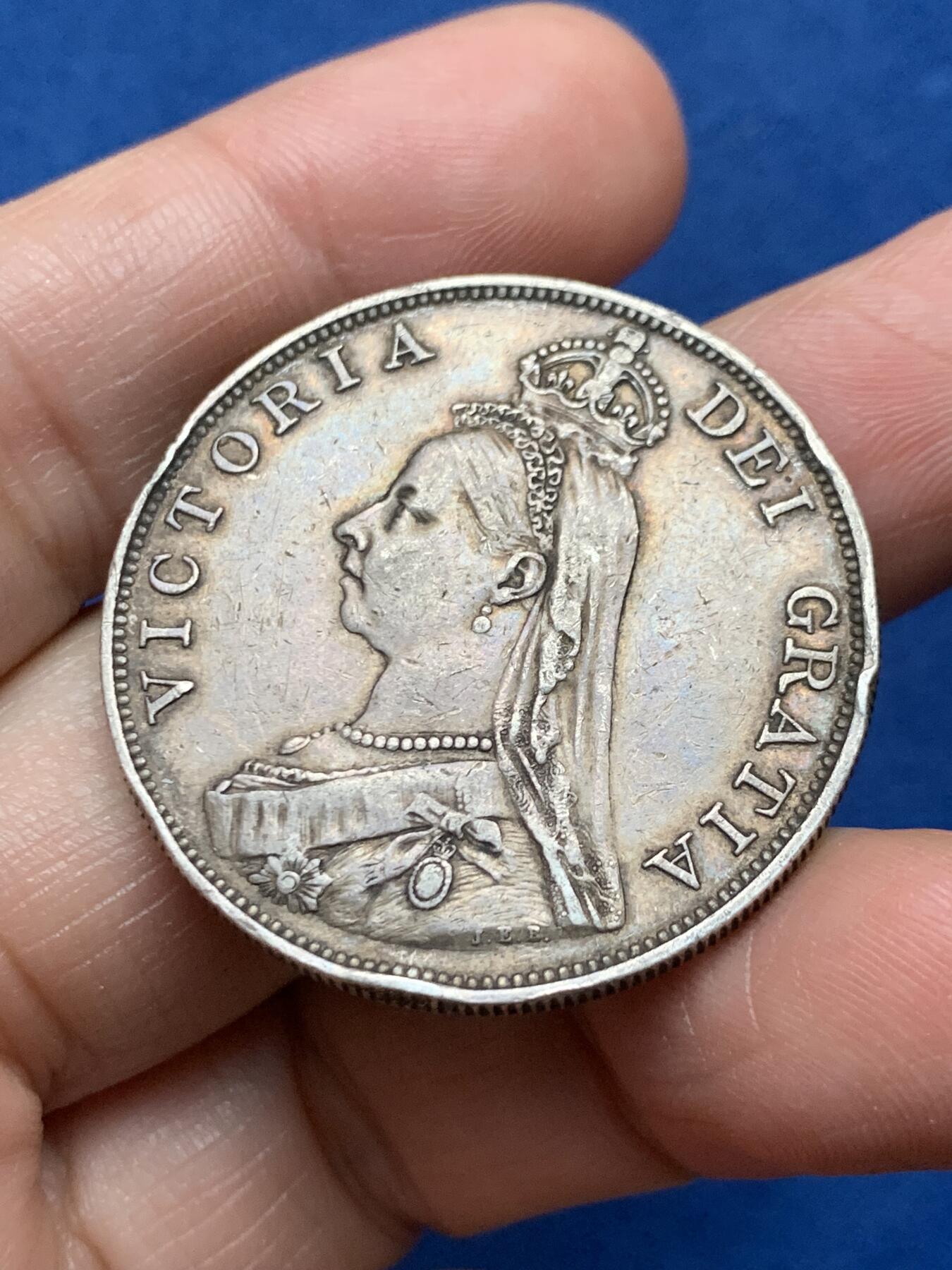 《竞宝斋》第473场 周日，周一 2场连拍 （全场包邮）欢迎送拍 英国 1887年 维多利亚高冠 双弗洛林 4先令银币 22.5克 细节见图