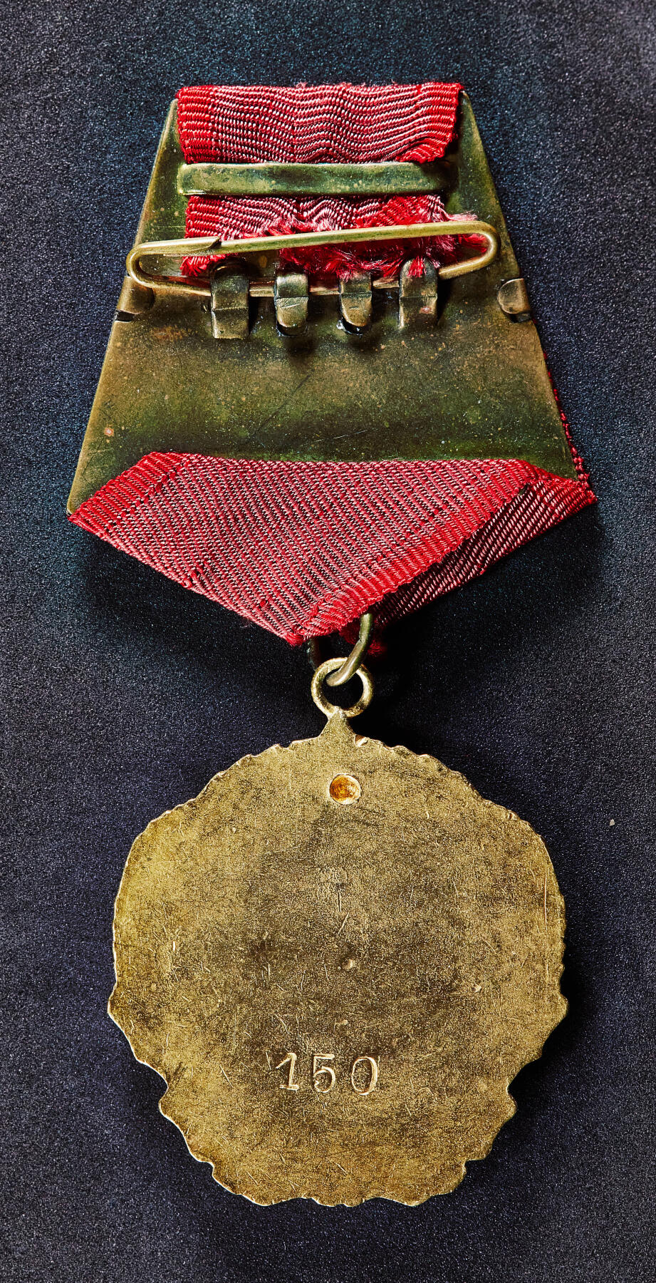 【俄甄集藏】2026年(050)04-01星期三 晚 19:30 全场包邮 保加利亚季米特洛夫金质勋章，通体14K金，局部珐琅，原盒带略，早期编号版，直径约：40mm，高：45mm，含绶带重量：78.2克，保加利亚人民共和国最高等级勋章，对标苏联列宁勋章，盒体有老化