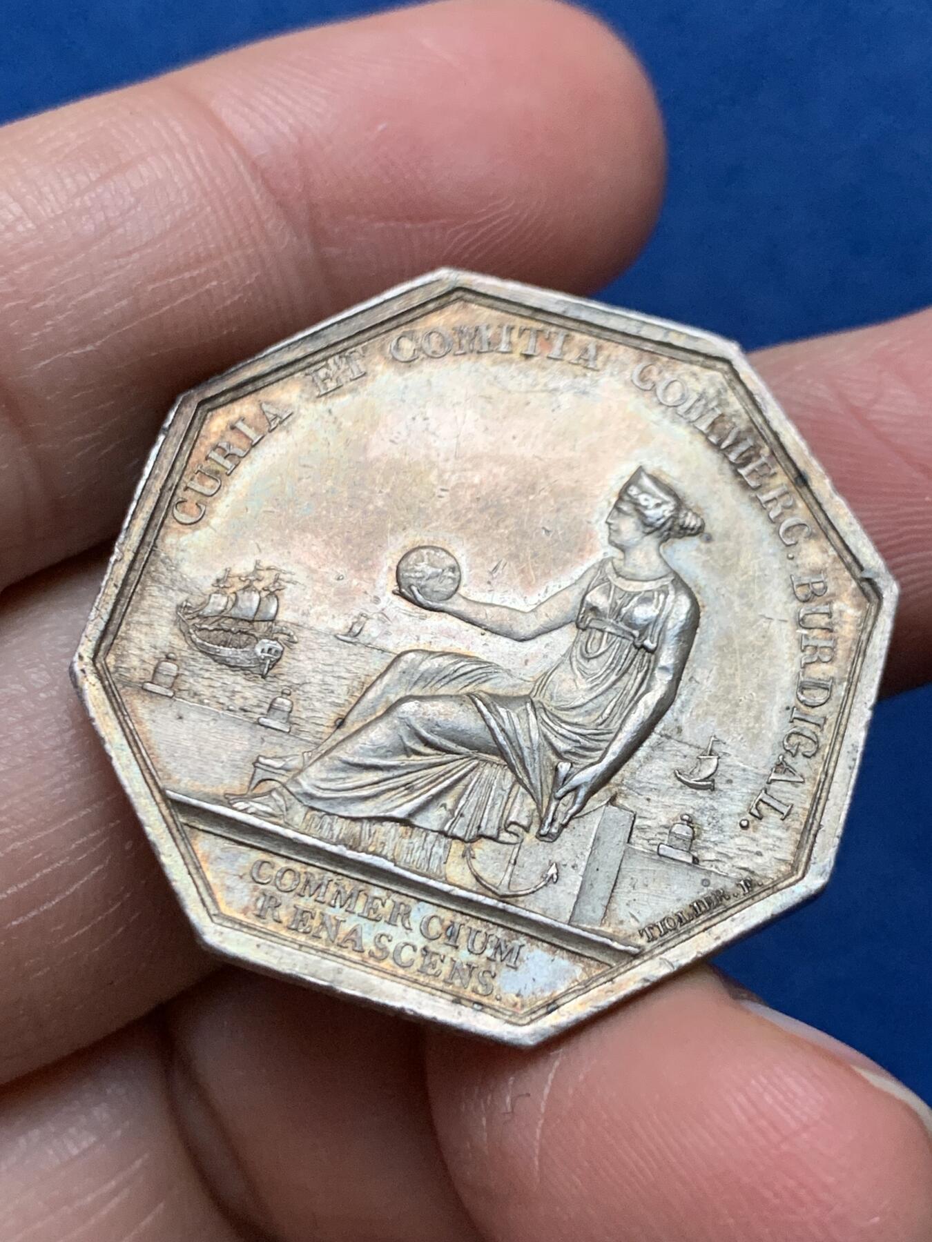 《竞宝斋》第473场 周日，周一 2场连拍 （全场包邮）欢迎送拍 法国波尔多商会八角银质代币，早期原铸无边铭，15克，33mm