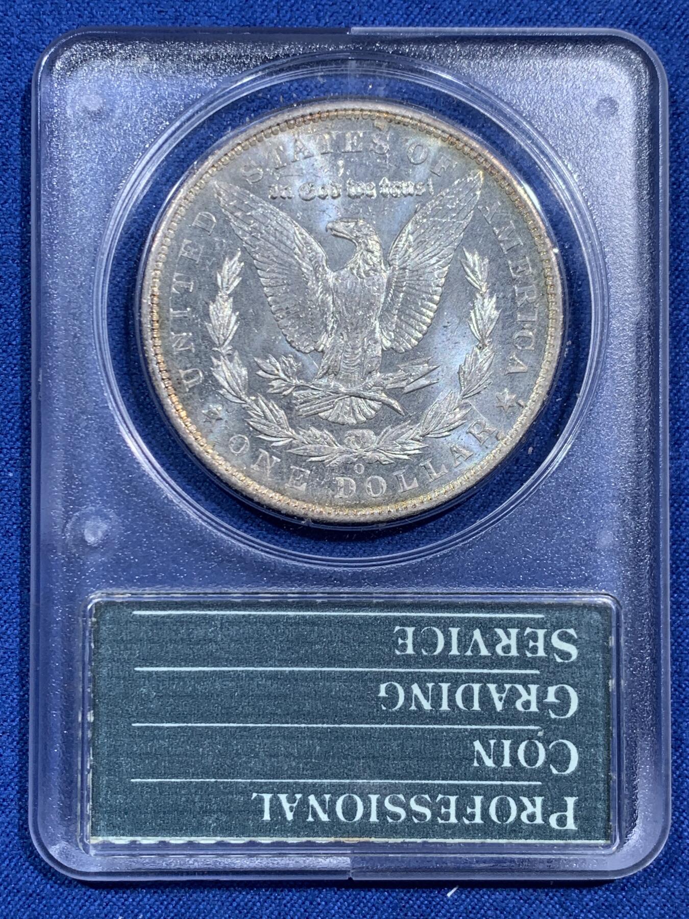 《竞宝斋》第473场 周日，周一 2场连拍 （全场包邮）欢迎送拍 PCGS MS64PL 美国1904-O 摩根1美元大银币，绝版初代P盒，盒子历史就已近40年。 PL大多是白币，彩币出PL极难，此枚绚丽五彩+PL镜面+绝版盒，真正藏家品质，摇摇乐不可多得的品种