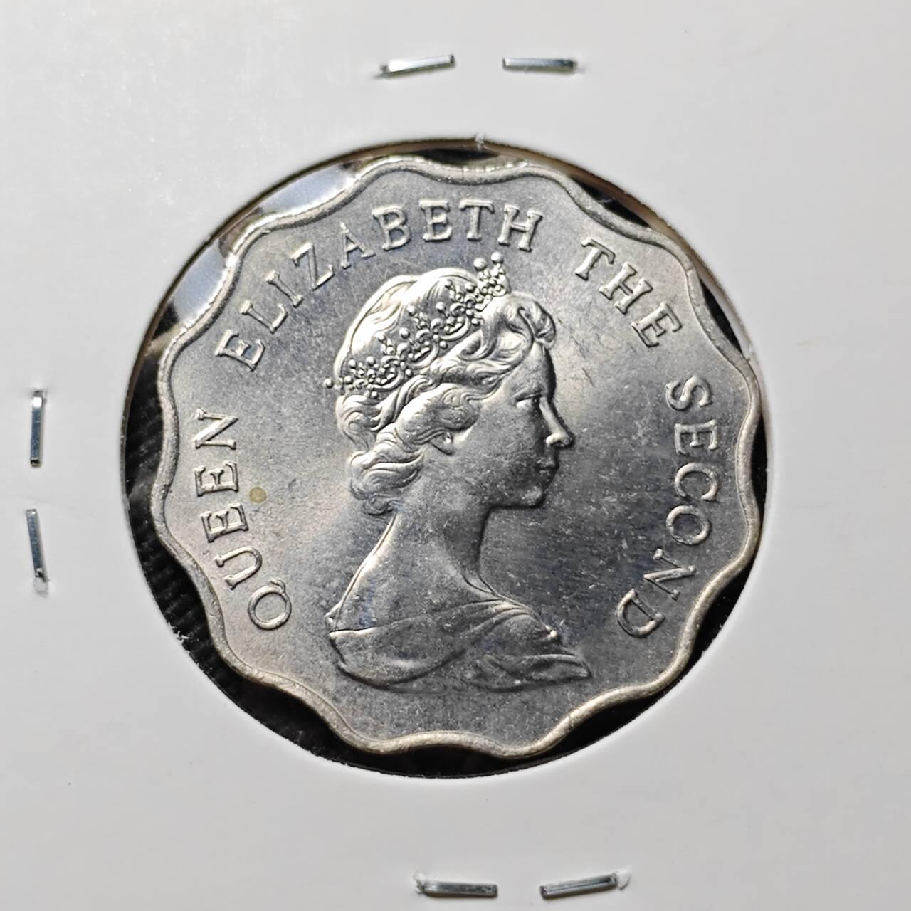 KK钱币收藏小铺   套币专场 2月预留时间 周末发货  1975香港女王2元 好品