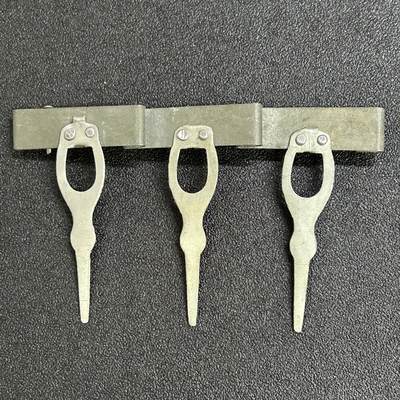 西秦中古拍卖第八十一期  - 不忘历史·抗战收藏 抗战时期日本三联勋章架 勋章挂板