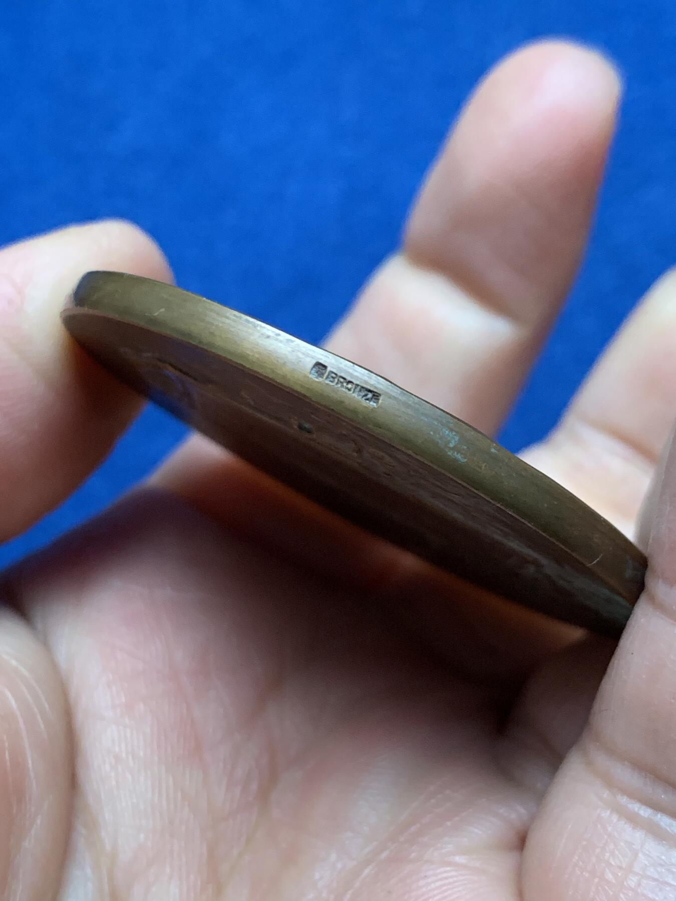 《竞宝斋》第473场 周日，周一 2场连拍 （全场包邮）欢迎送拍 持剑玛丽安娜女神铜章 59.1克 49.5mm 正方形铜标