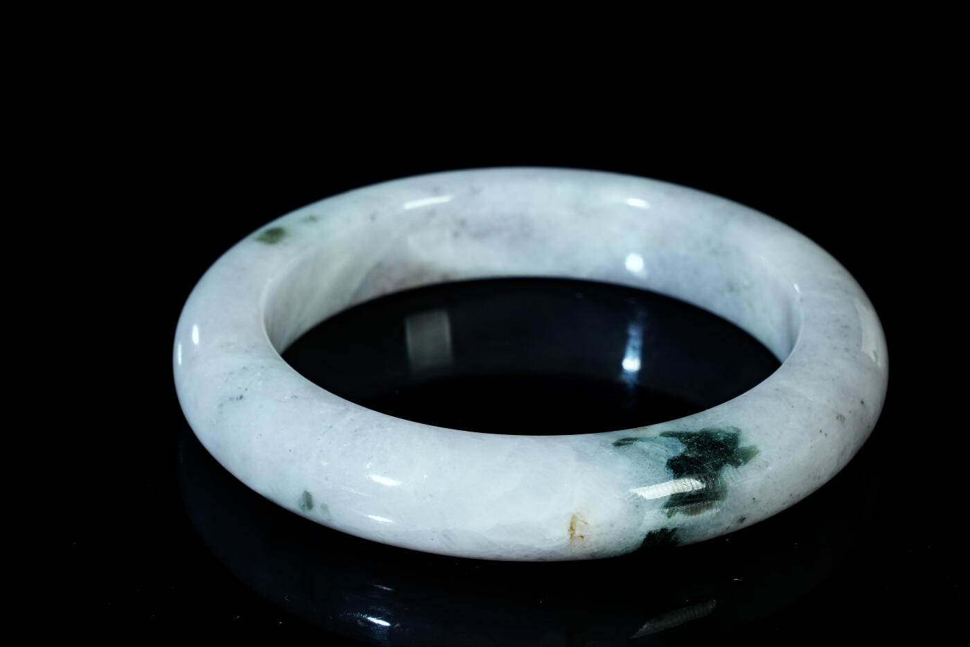 上海都达杂项专场五十八【全场包邮】  天然冰糯种带绿翡翠（A货）手镯 附鉴定证书93-18