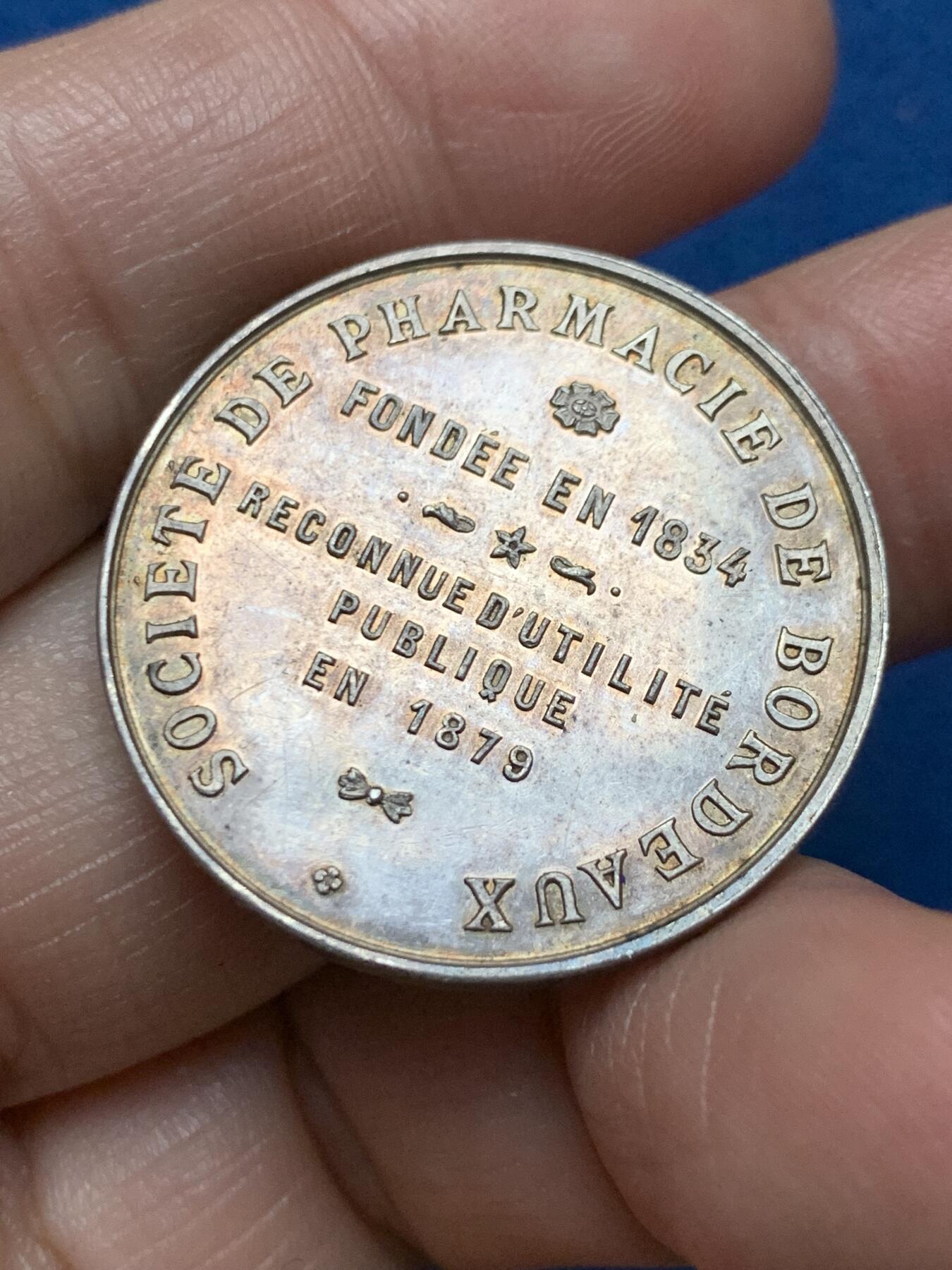 《竞宝斋》第473场 周日，周一 2场连拍 （全场包邮）欢迎送拍 法国1879年波尔多药学会纪念银章，丰饶角ARGENT，14克，30mm