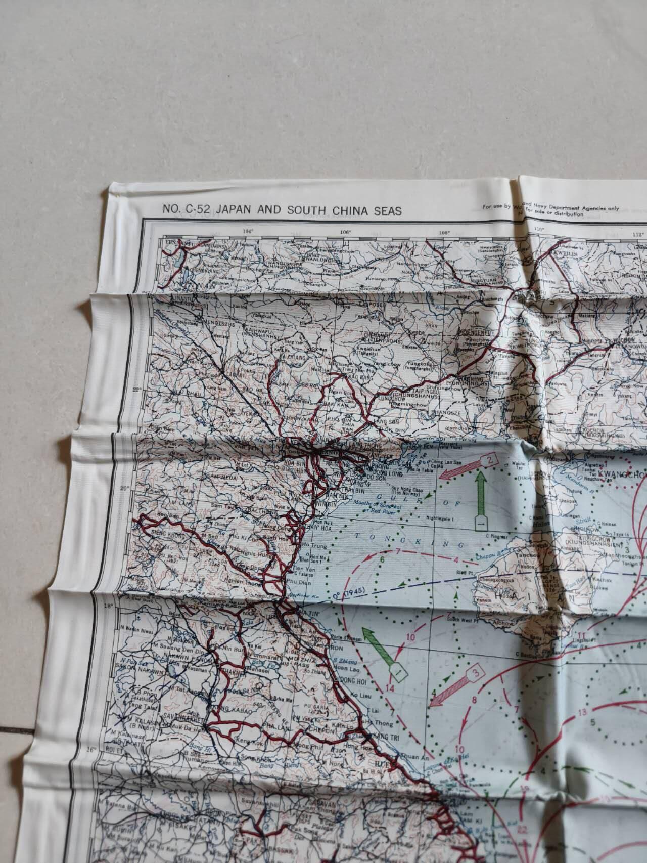 老王徽章第188期 美国二战陆军航空兵逃生图 正面为日本与中国南海 背面为中国东海 大型尺寸约1.2米×1.2米