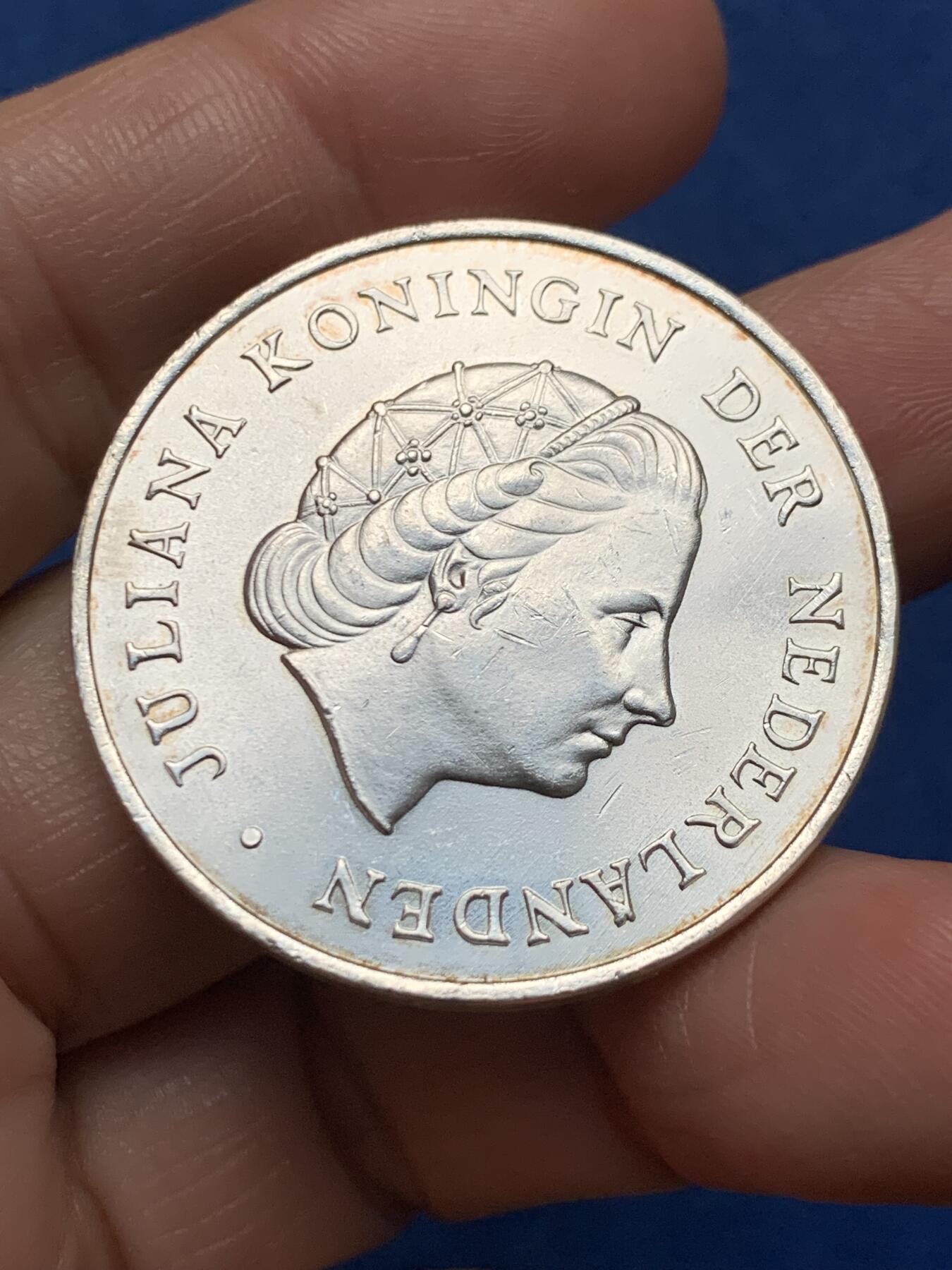 《竞宝斋》第473场 周日，周一 2场连拍 （全场包邮）欢迎送拍 荷属安的列斯1964年朱丽安娜2.5盾银币