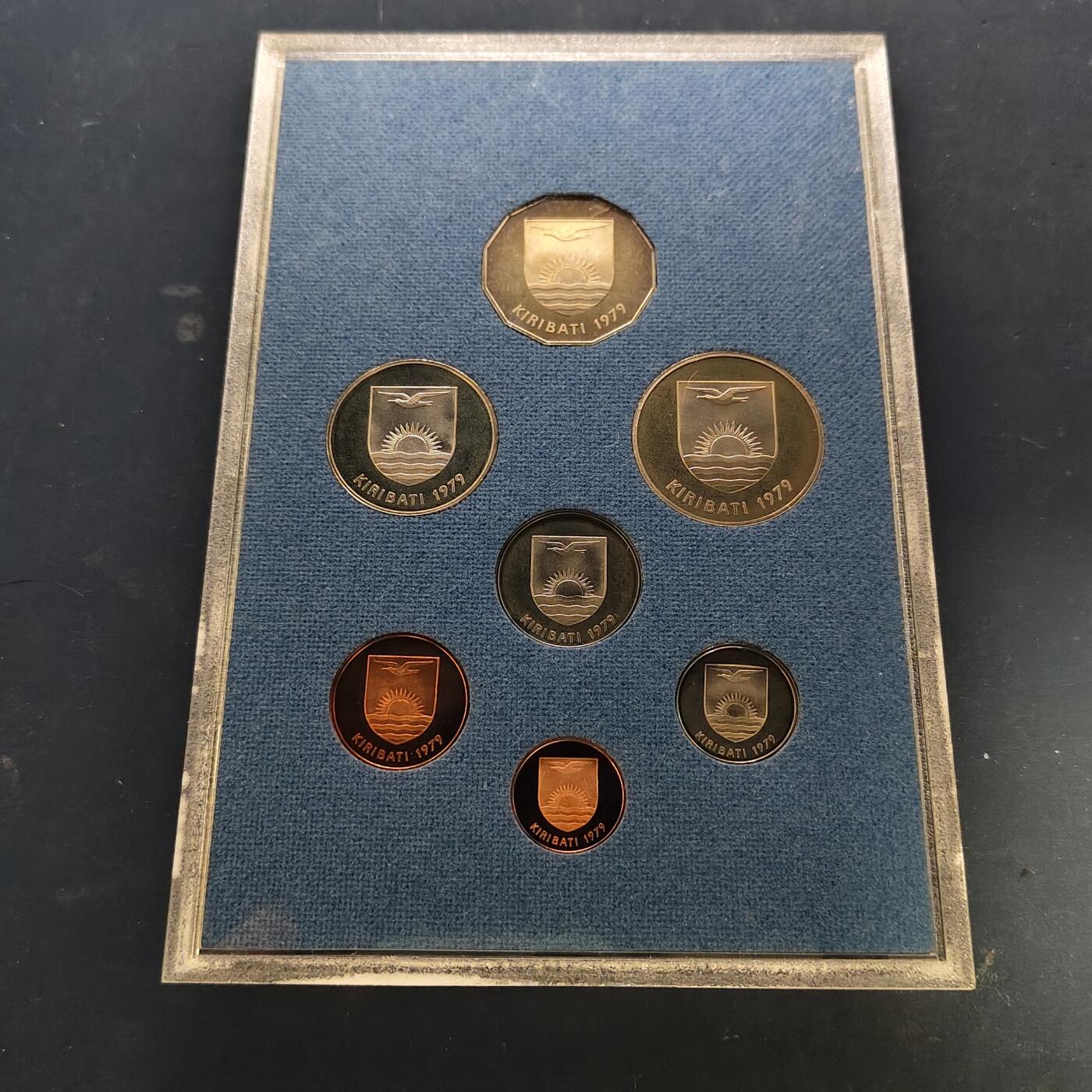 【全场包邮】纯粹捡漏拍515场 基里巴斯1979年皇家厂经典信封装官方精制套币-PS1