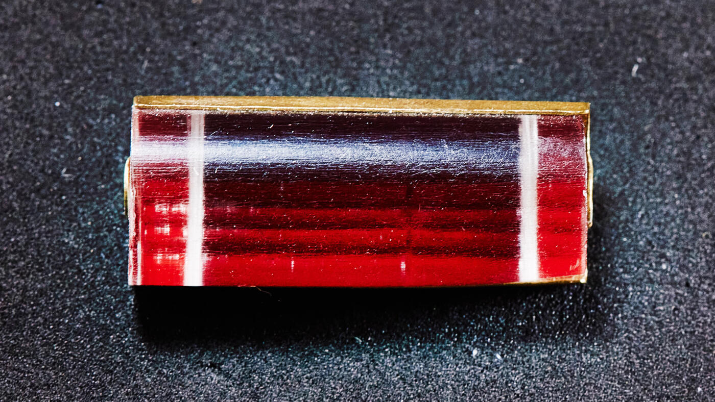 【俄甄集藏】2026年(050)04-01星期三 晚 19:30 全场包邮 保加利亚季米特洛夫金质勋章，通体14K金，局部珐琅，原盒带略，早期编号版，直径约：40mm，高：45mm，含绶带重量：78.2克，保加利亚人民共和国最高等级勋章，对标苏联列宁勋章，盒体有老化