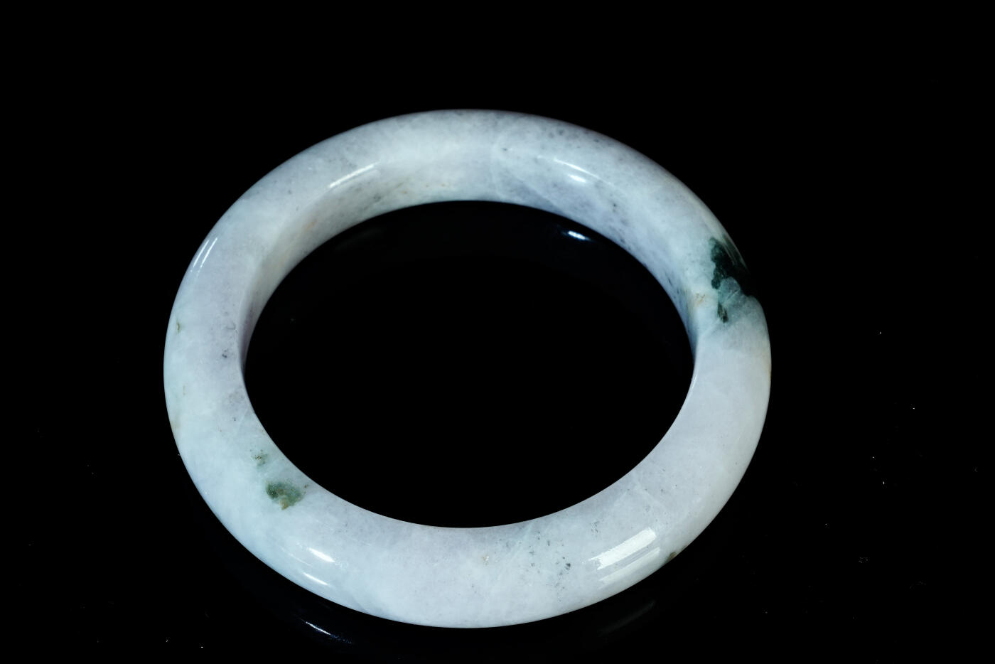 上海都达杂项专场五十八【全场包邮】  天然冰糯种带绿翡翠（A货）手镯 附鉴定证书93-18