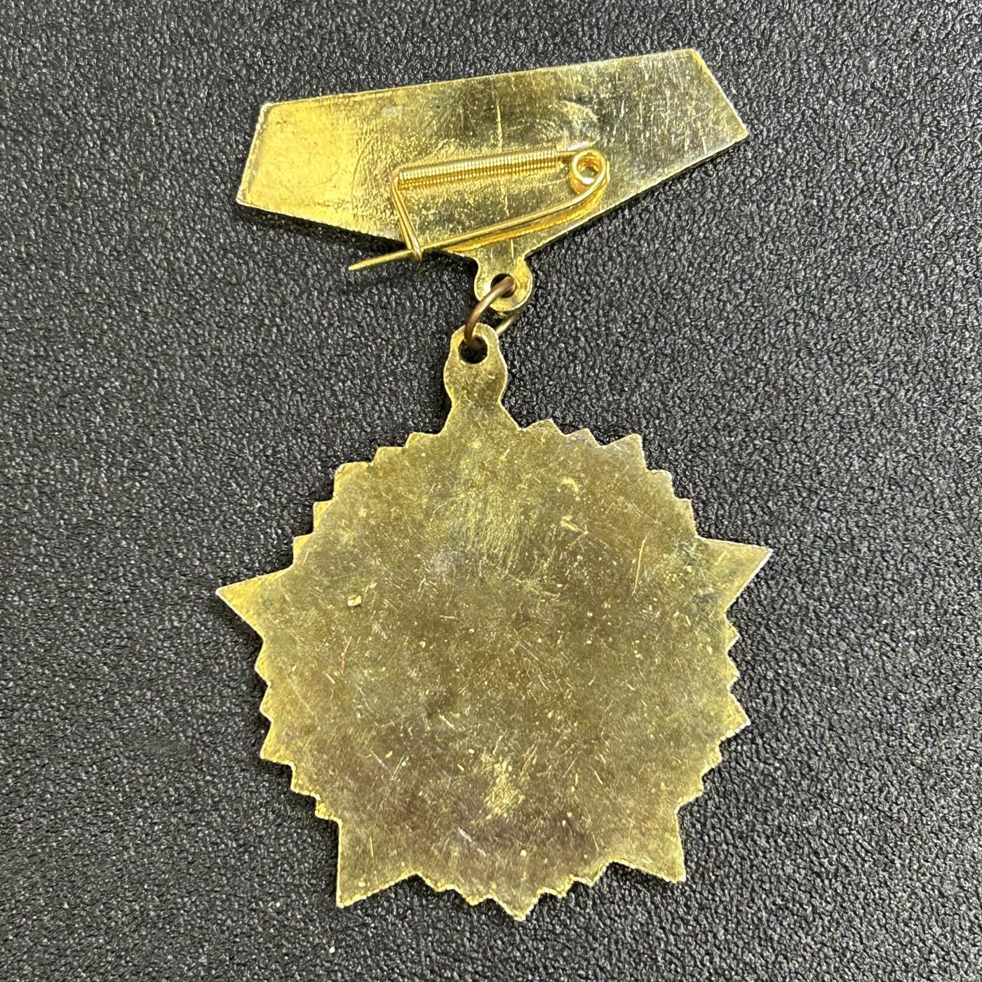 西秦中古拍卖第八十一期  早期优秀党员奖章